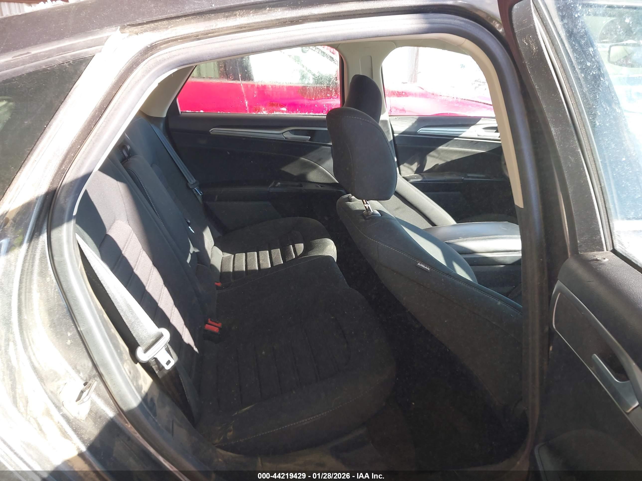 FORD FUSION image 8