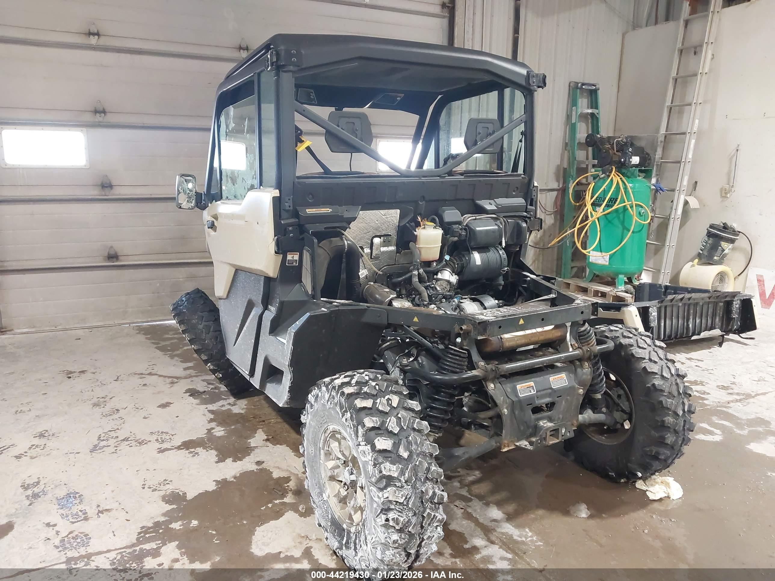 CAN-AM DEFENDER image 3