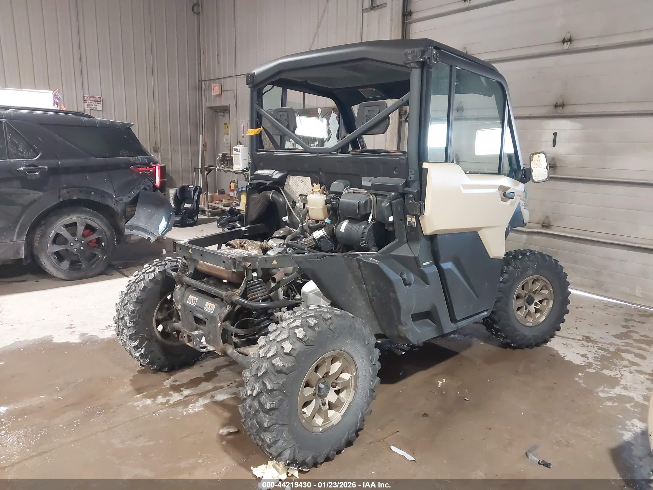 CAN-AM DEFENDER image 4