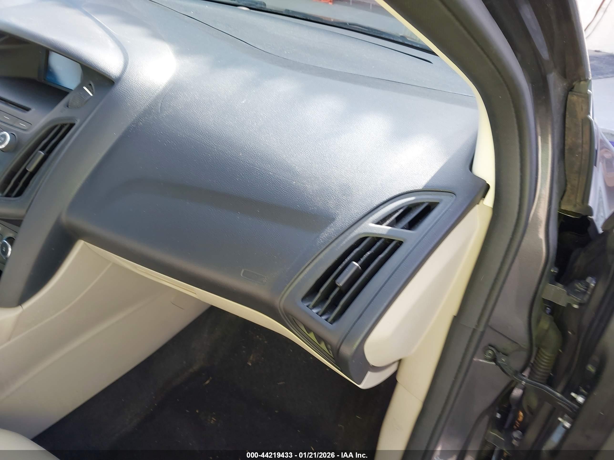 FORD FOCUS image 5