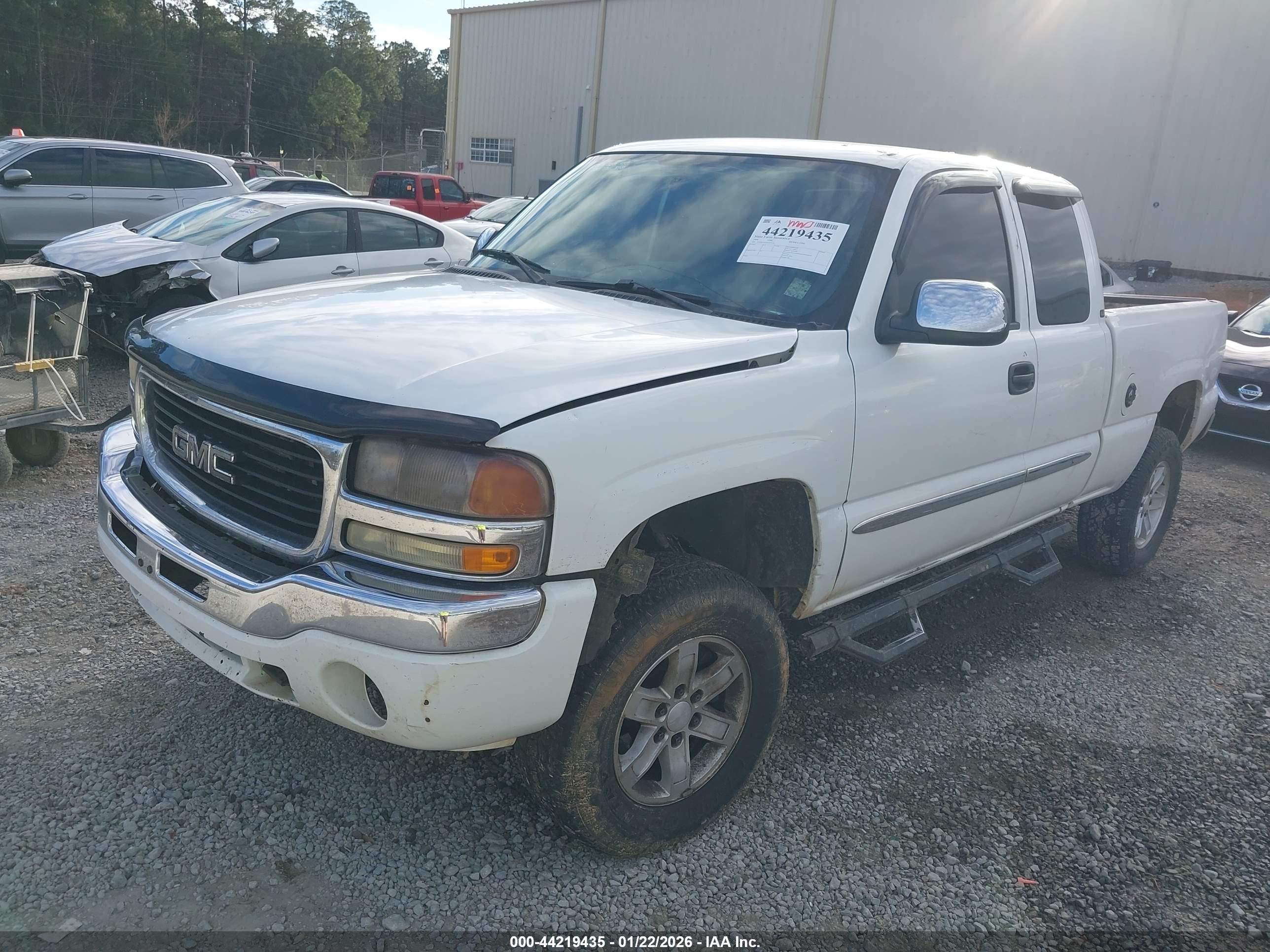 GMC SIERRA image 2