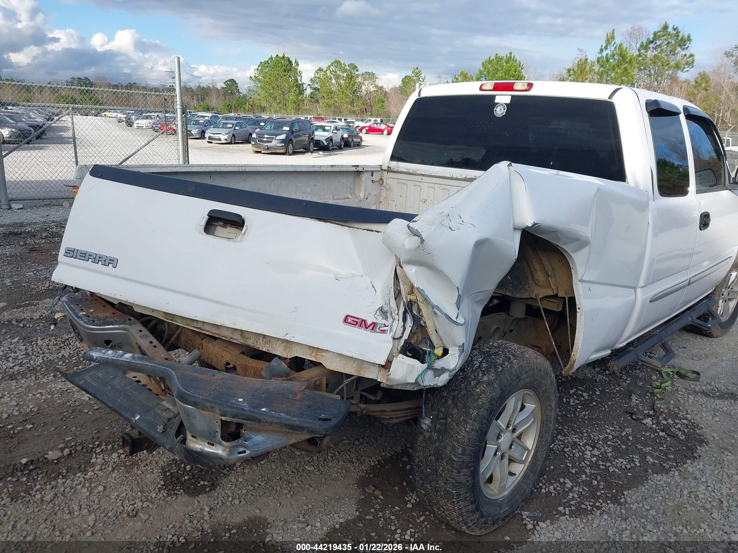 GMC SIERRA image 6