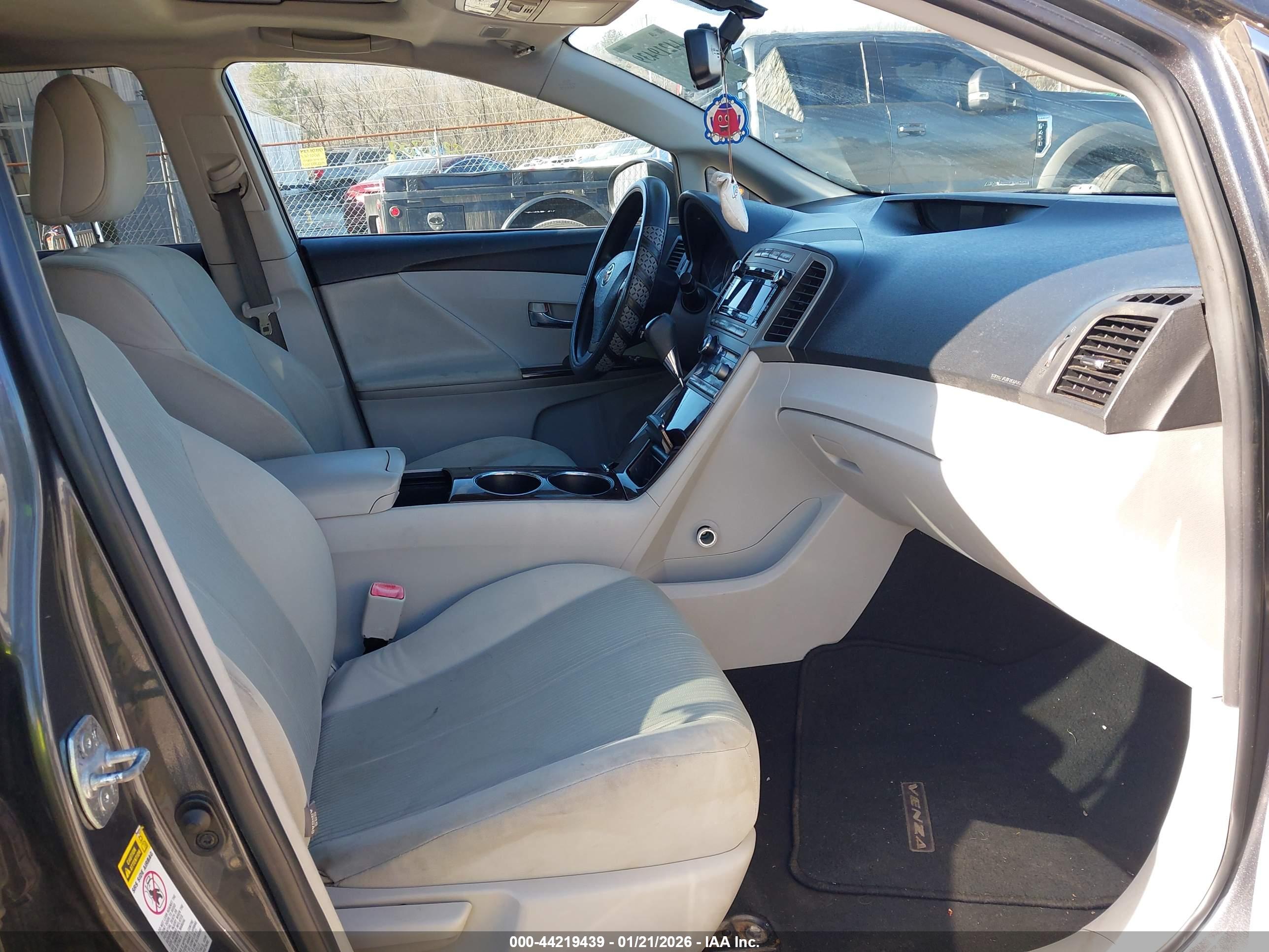 TOYOTA VENZA image 5