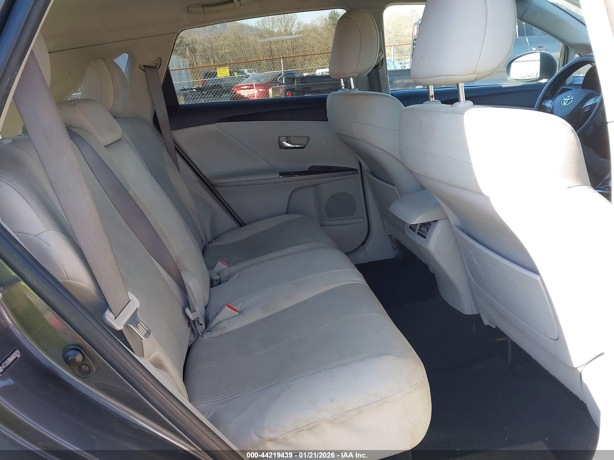 TOYOTA VENZA image 8