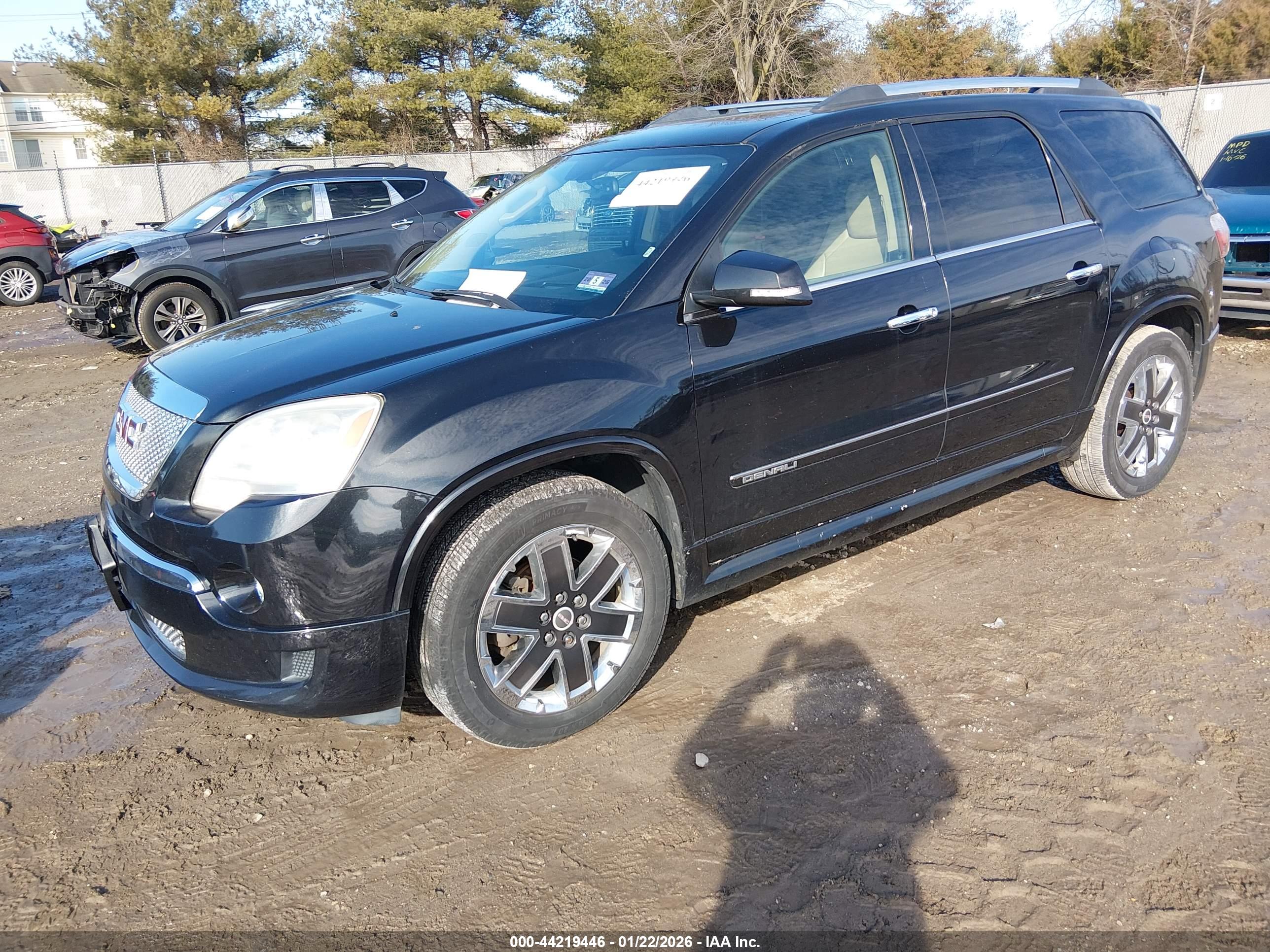 GMC ACADIA image 2