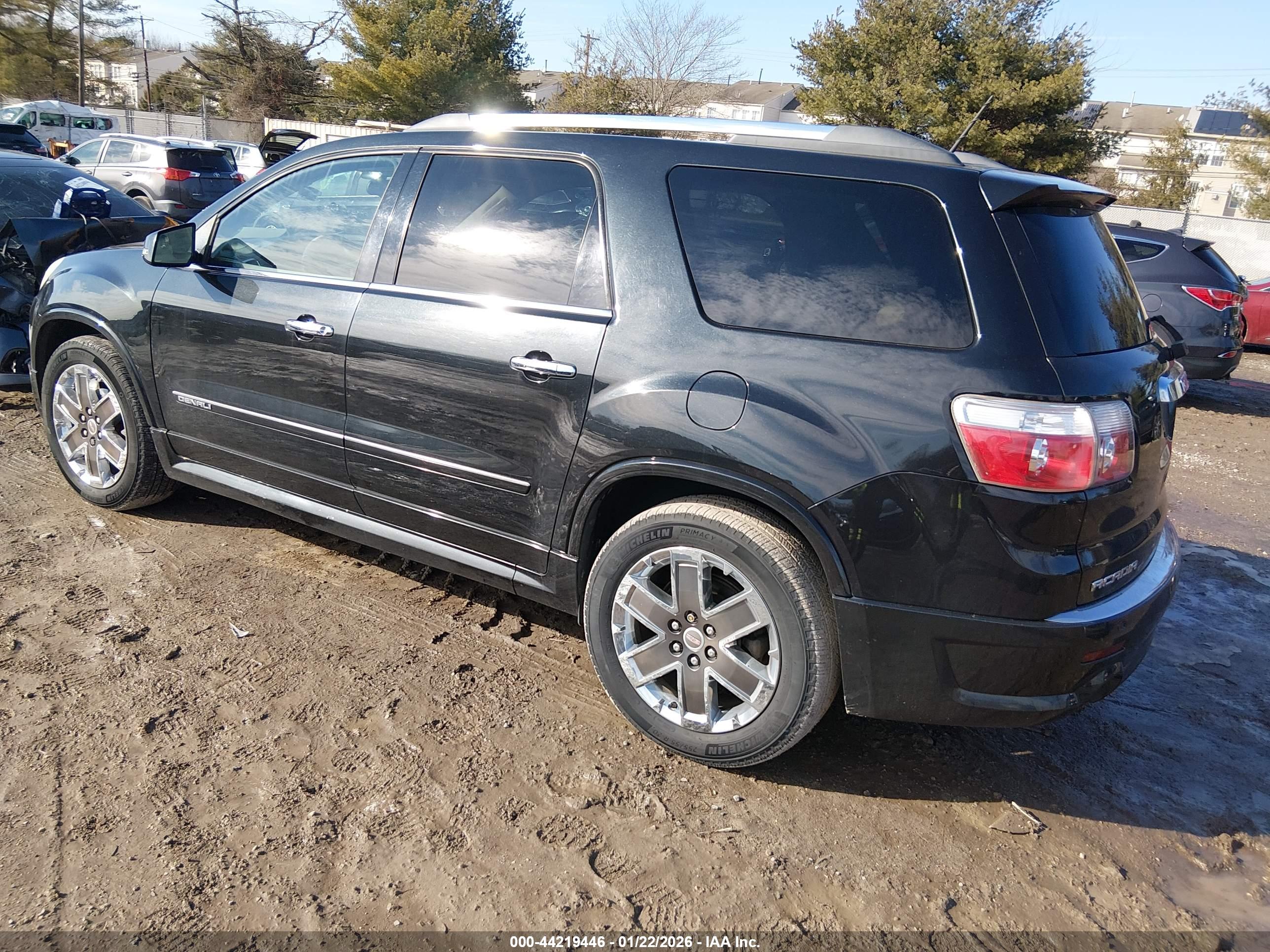 GMC ACADIA image 3