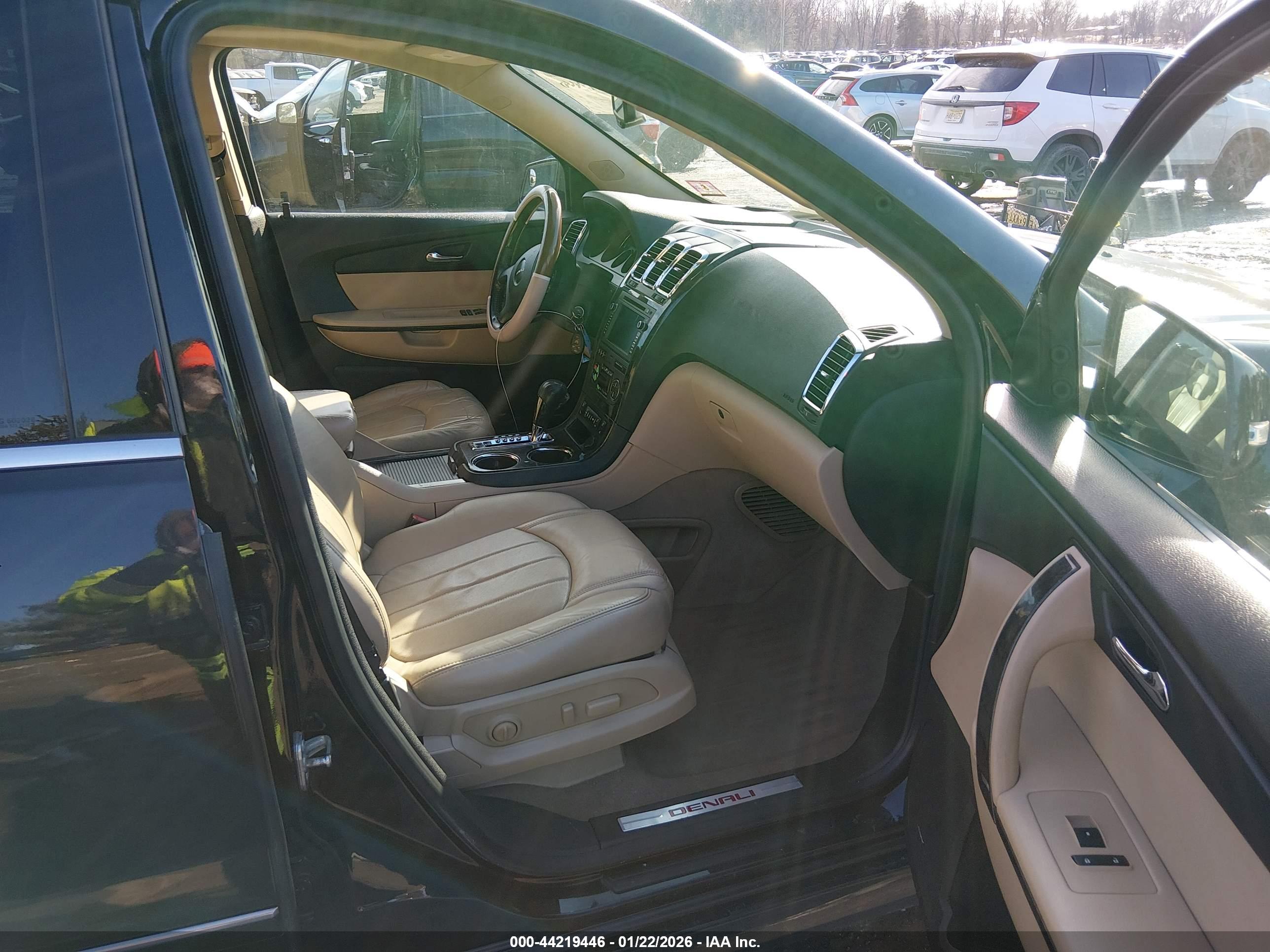 GMC ACADIA image 5