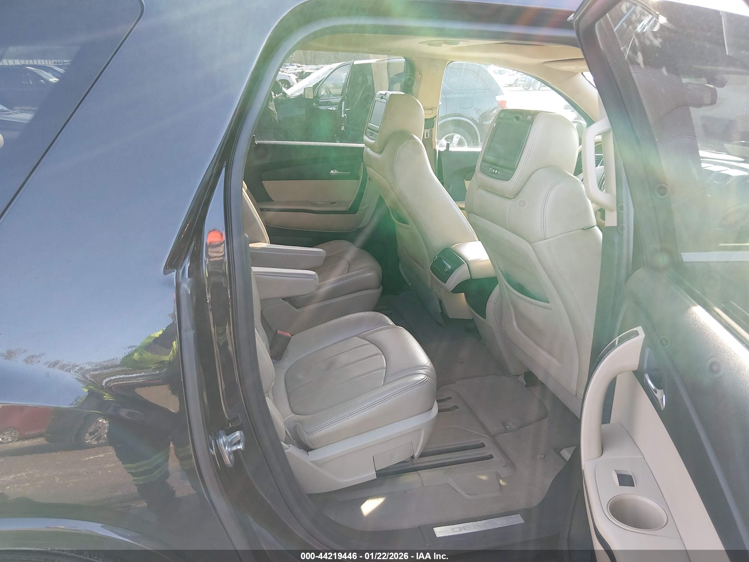 GMC ACADIA image 8