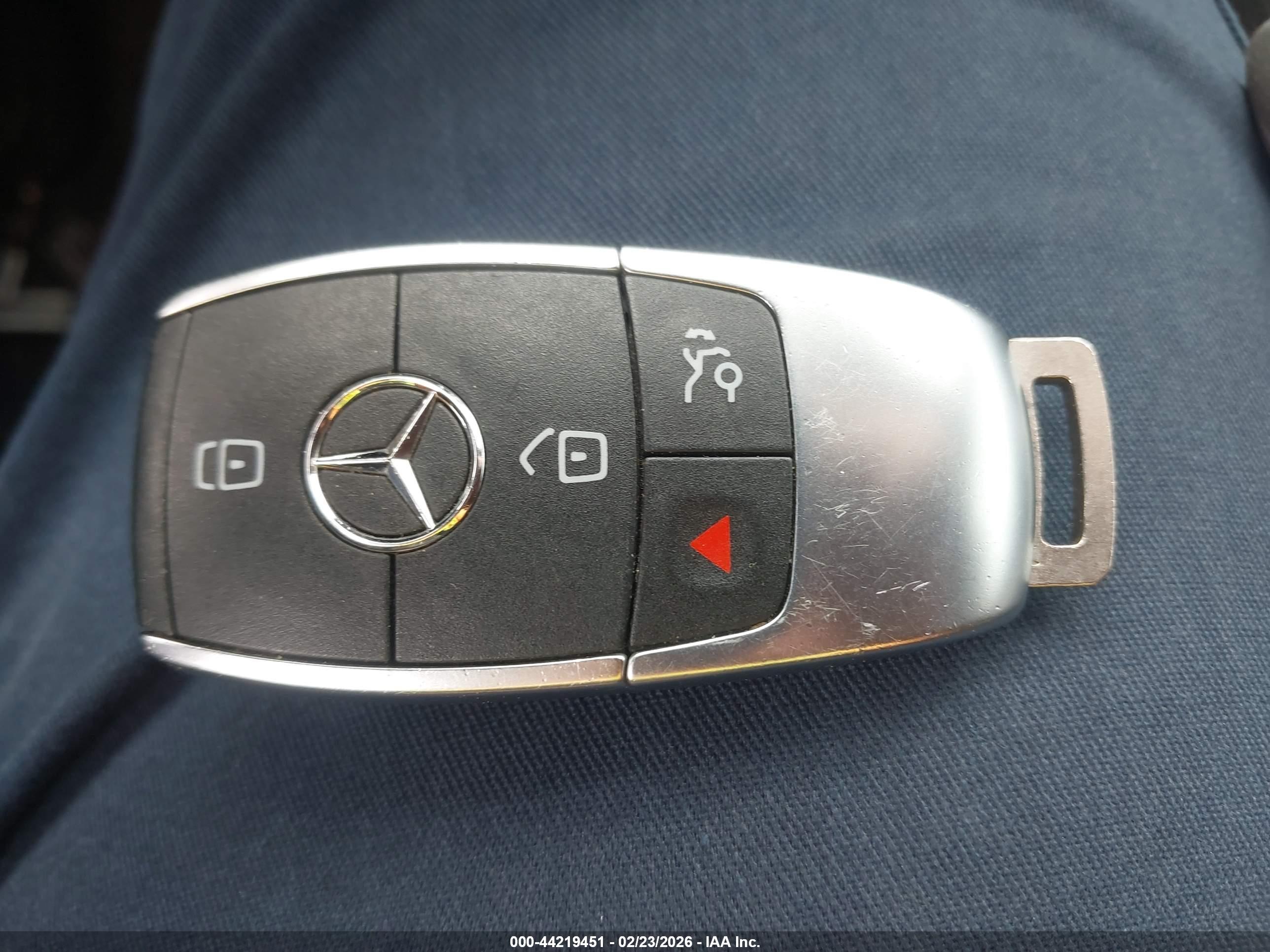 MERCEDES-BENZ GLS image 11