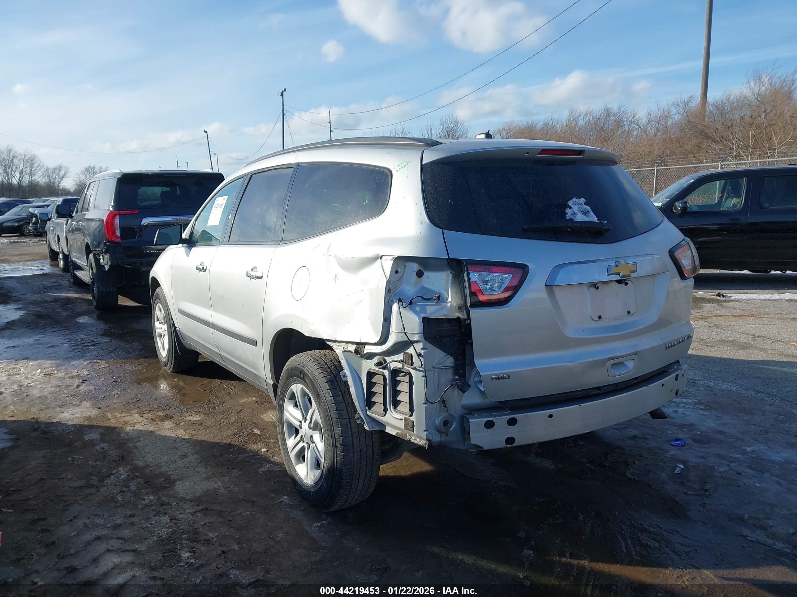 CHEVROLET TRAVERSE image 3