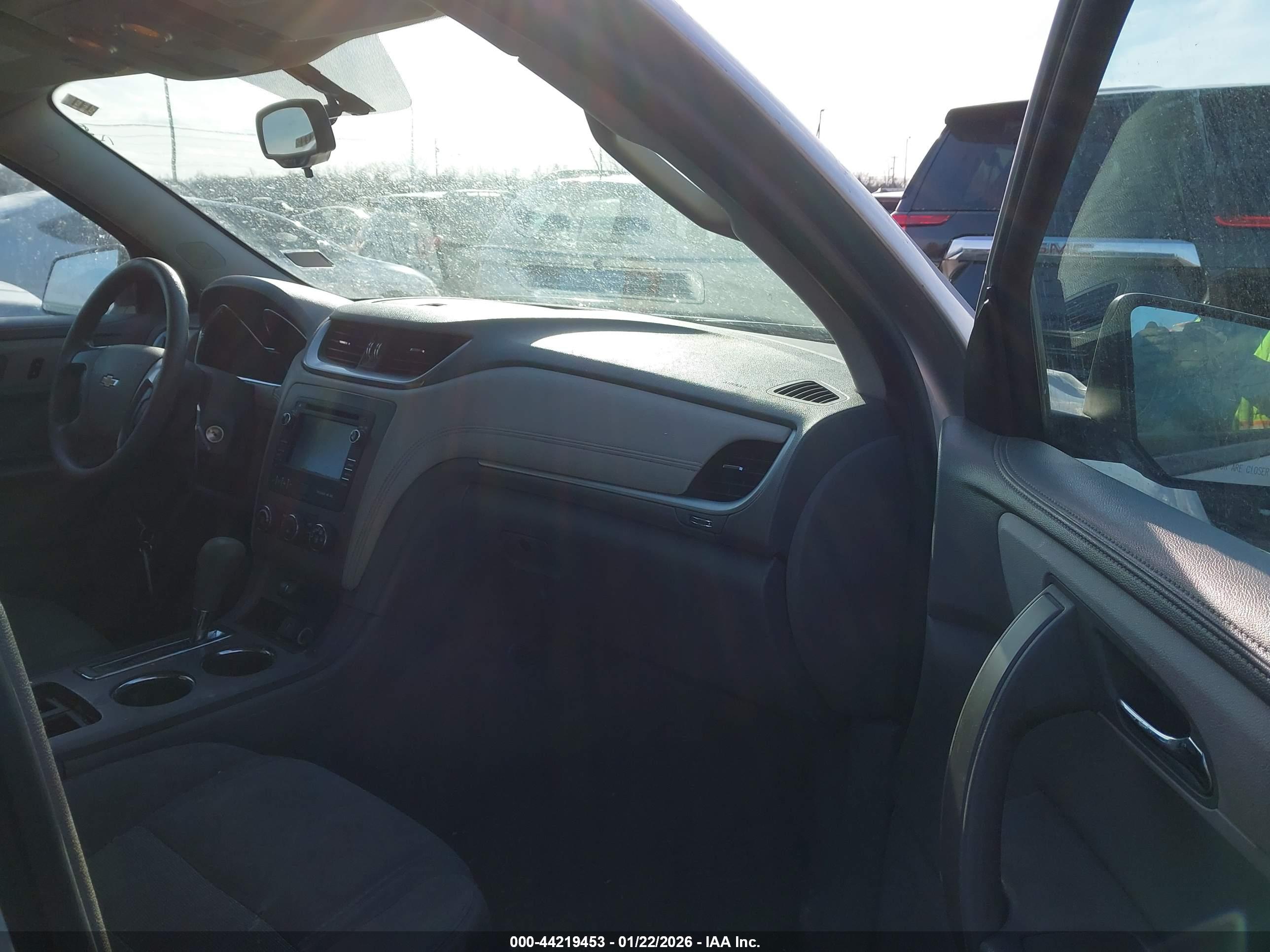 CHEVROLET TRAVERSE image 5