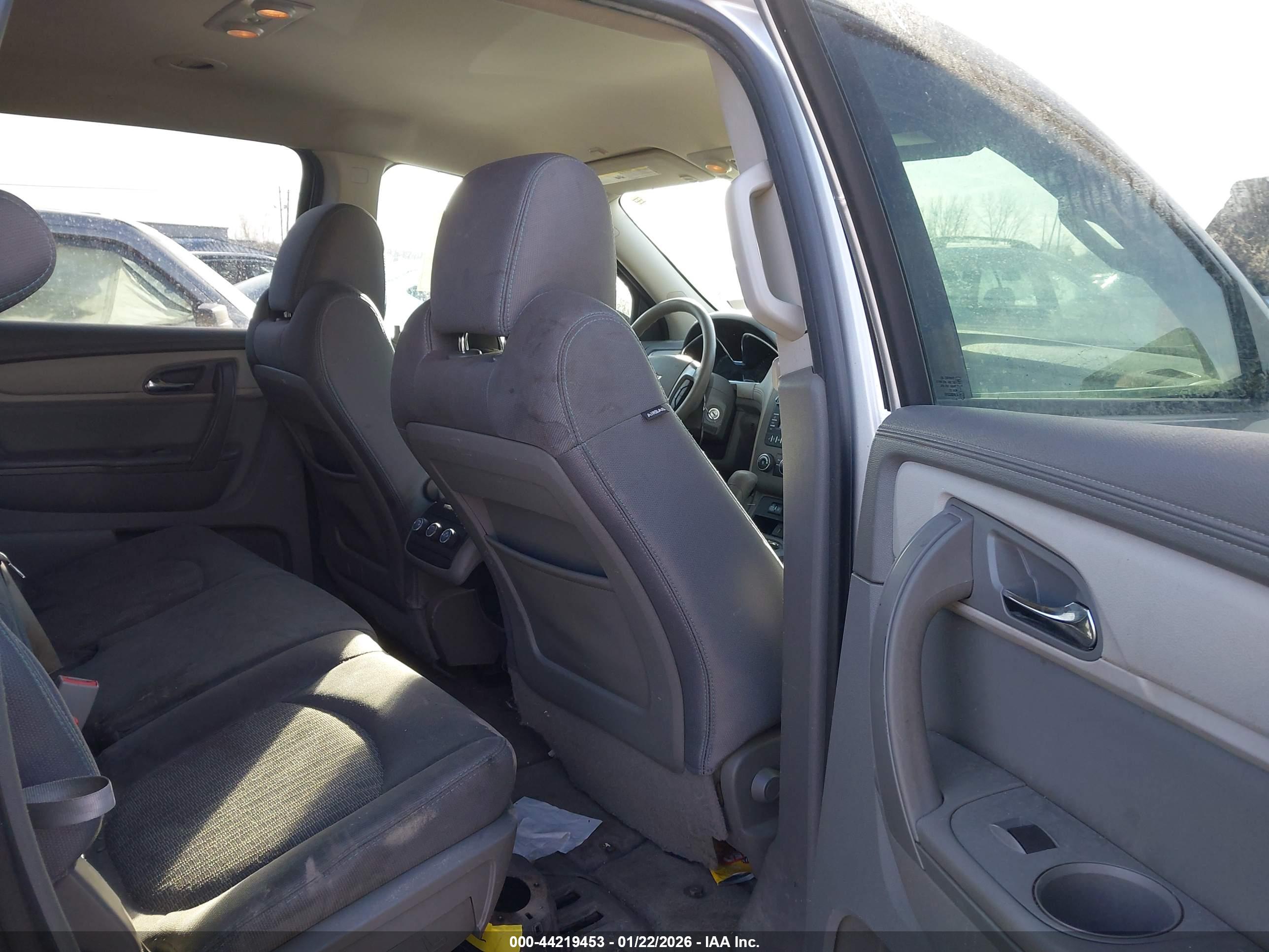 CHEVROLET TRAVERSE image 8