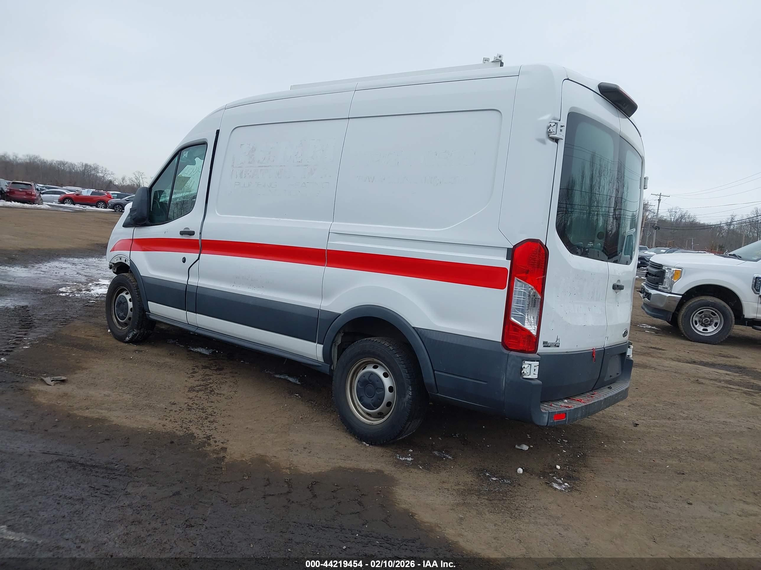 FORD TRANSIT-250 image 3