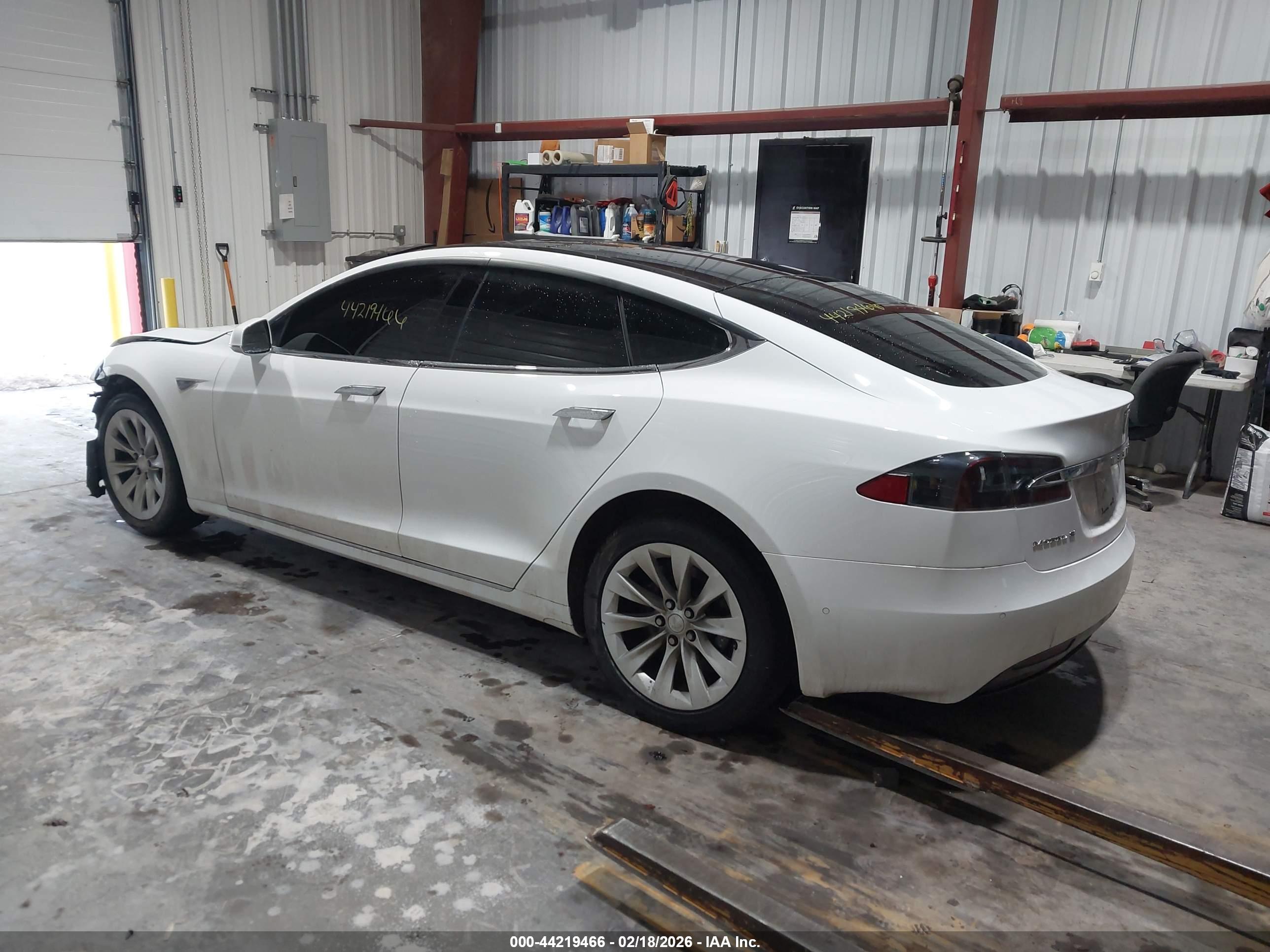 TESLA MODEL image 3