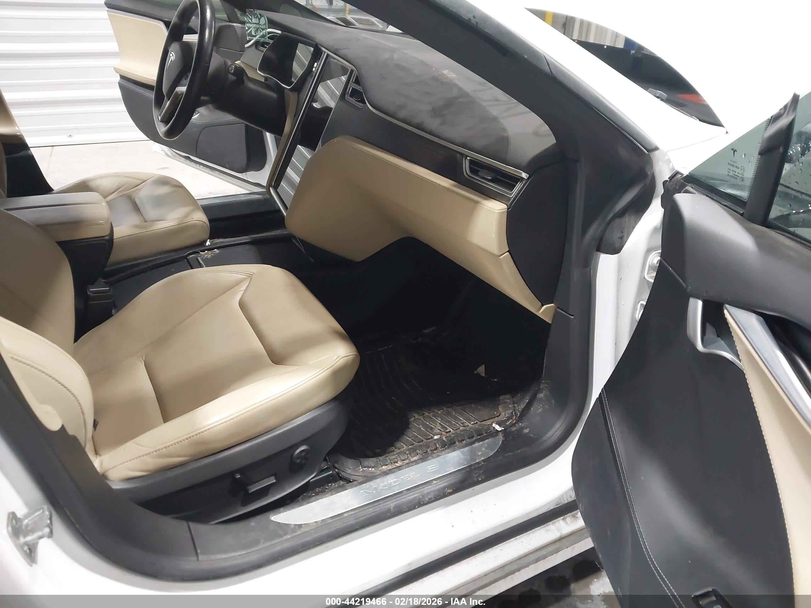 TESLA MODEL image 5