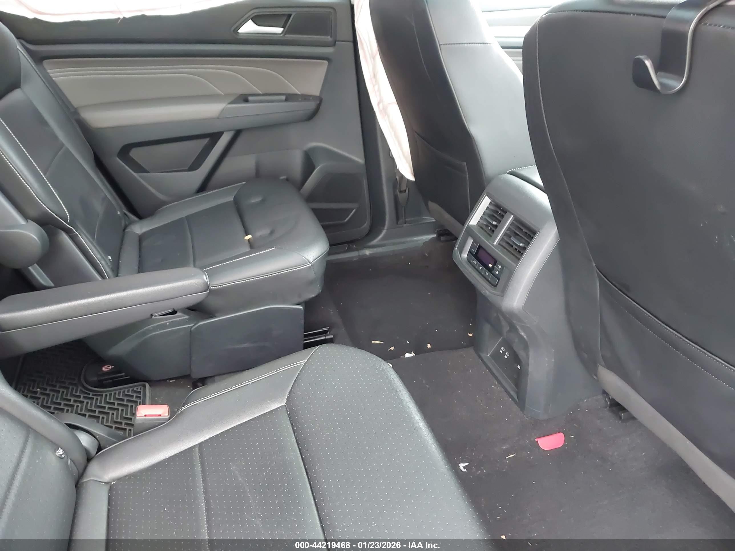 VOLKSWAGEN ATLAS image 8