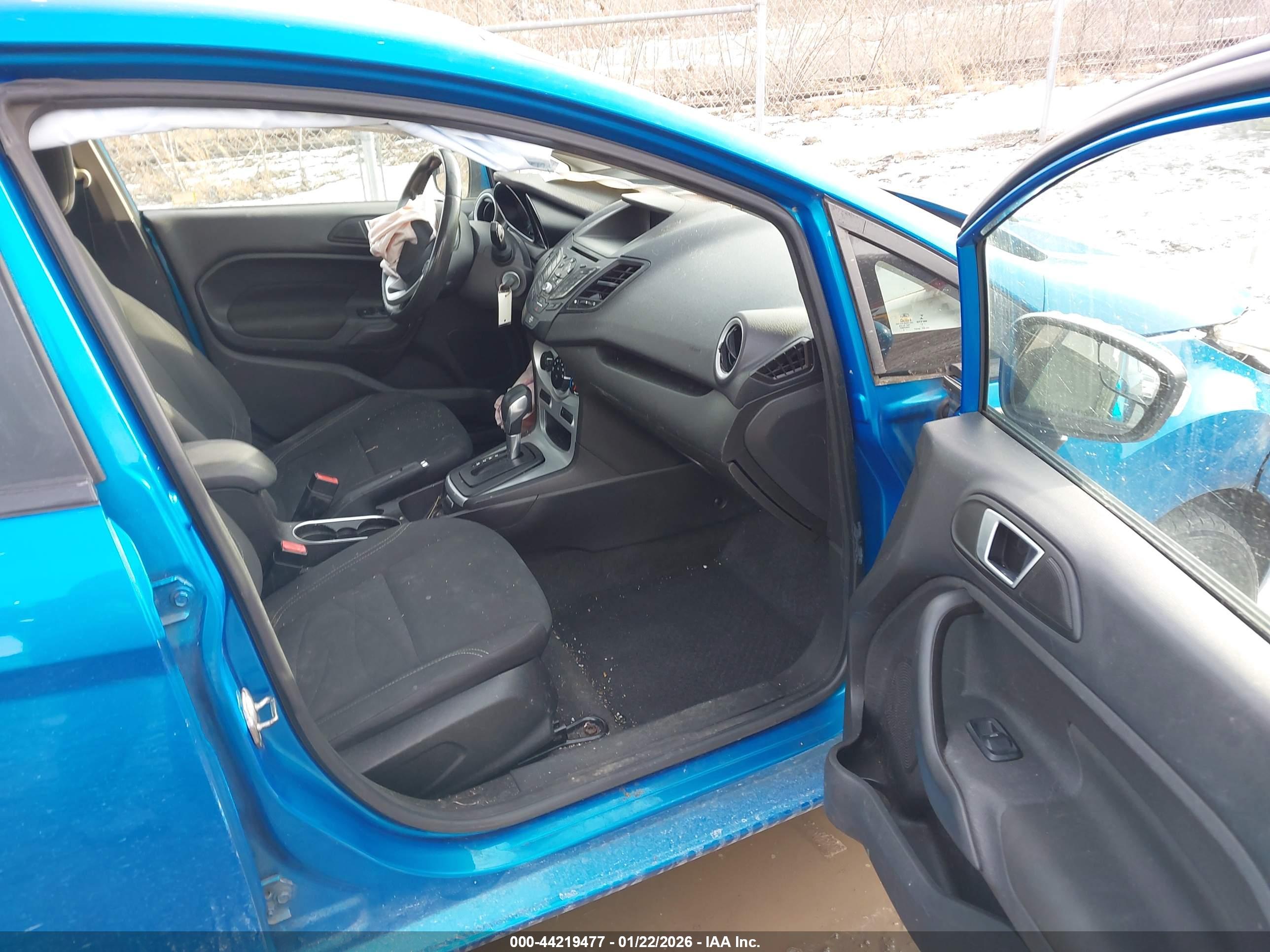 FORD FIESTA image 5