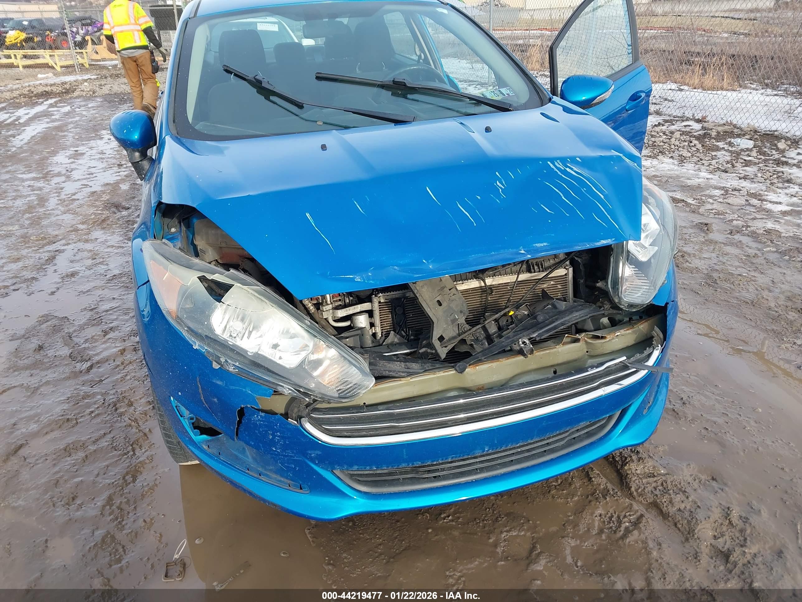 FORD FIESTA image 6