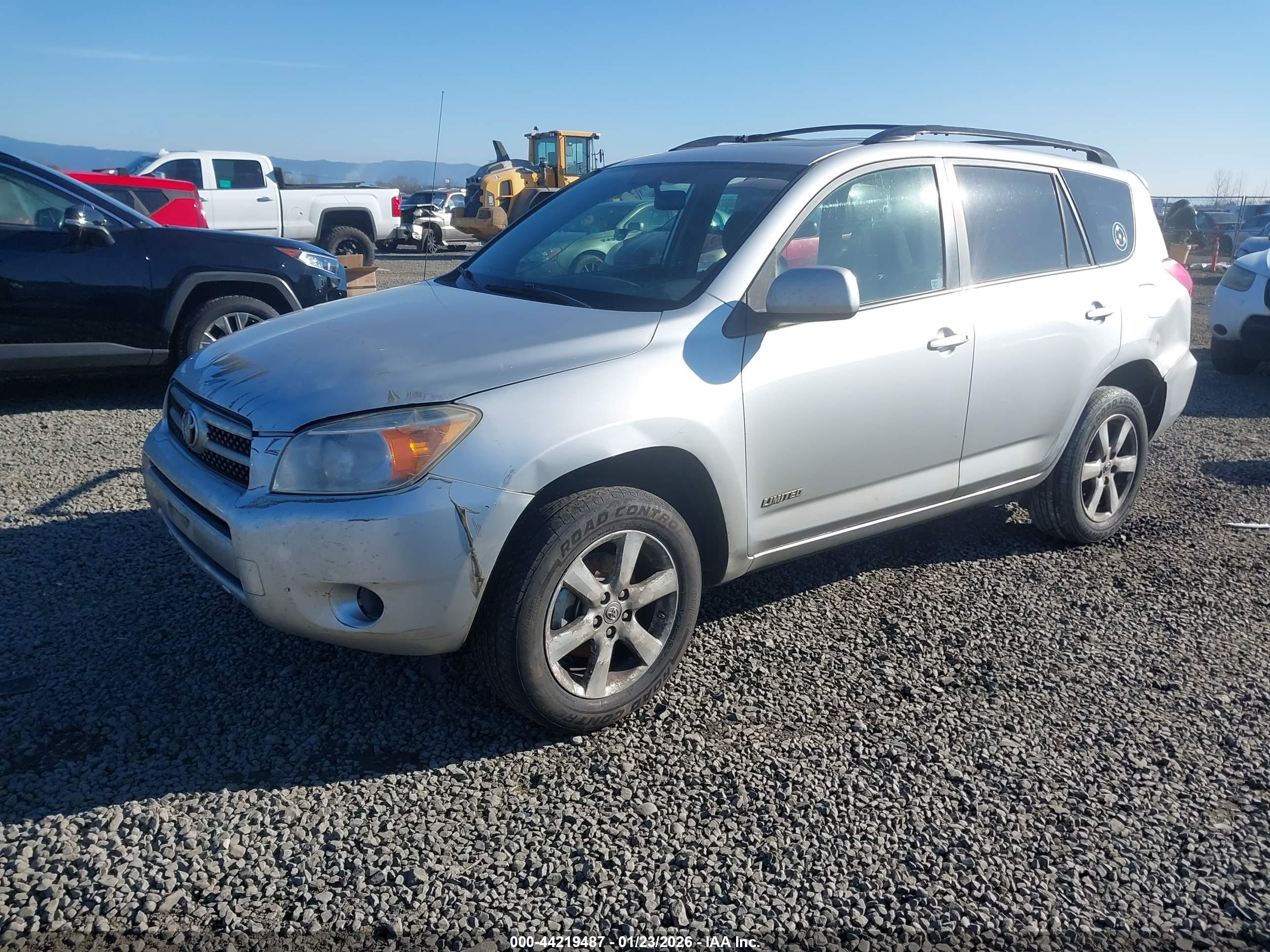 TOYOTA RAV4 image 2