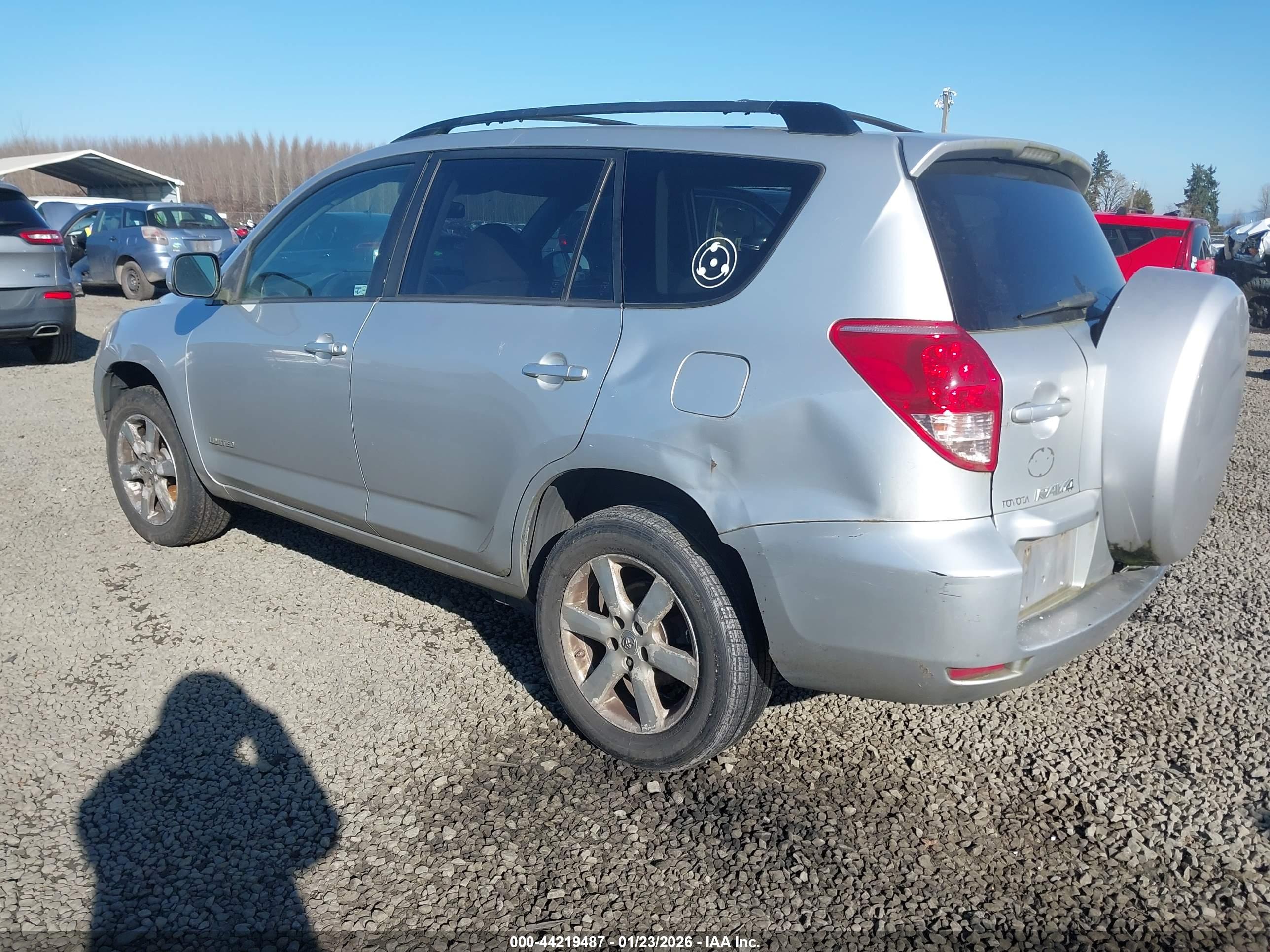 TOYOTA RAV4 image 3