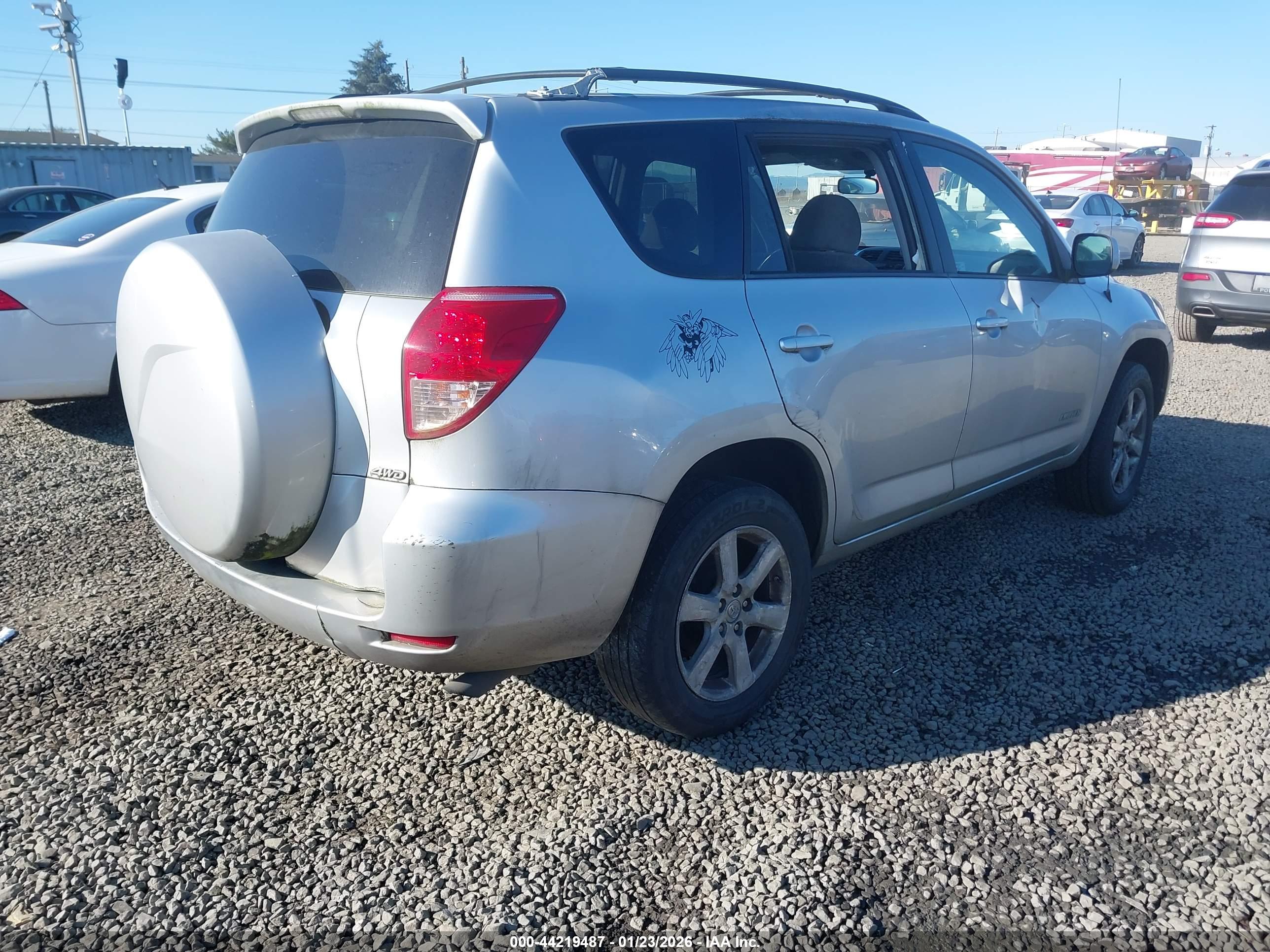 TOYOTA RAV4 image 4