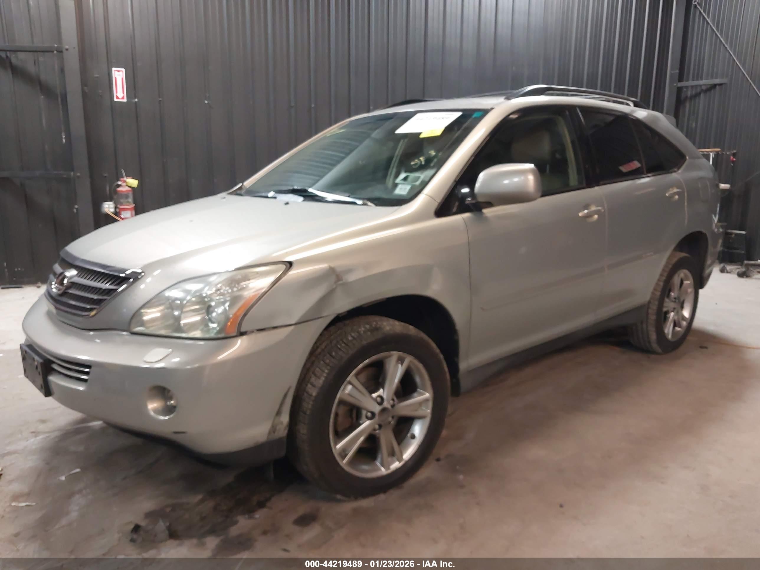 LEXUS RX image 2