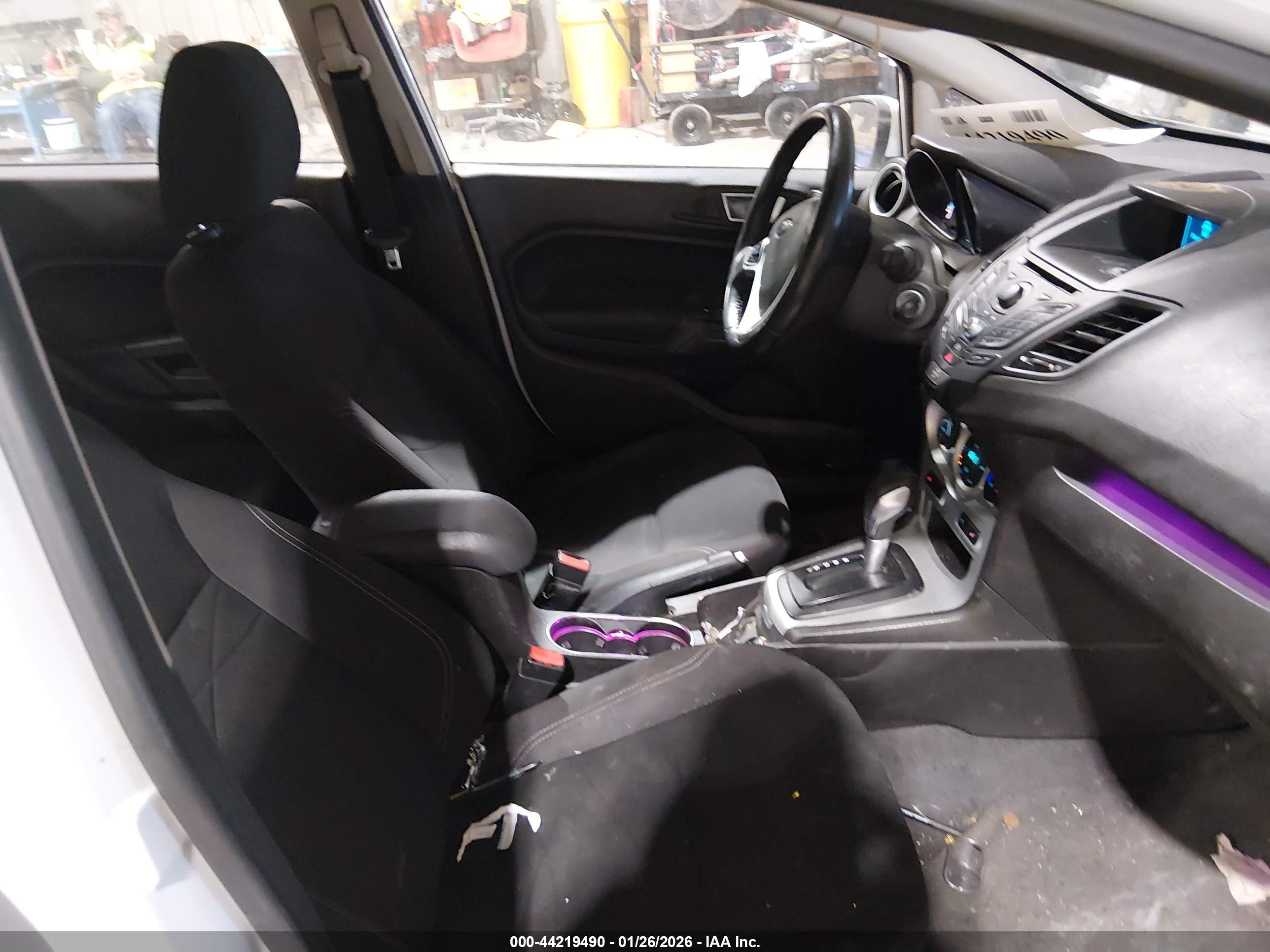 FORD FIESTA image 5