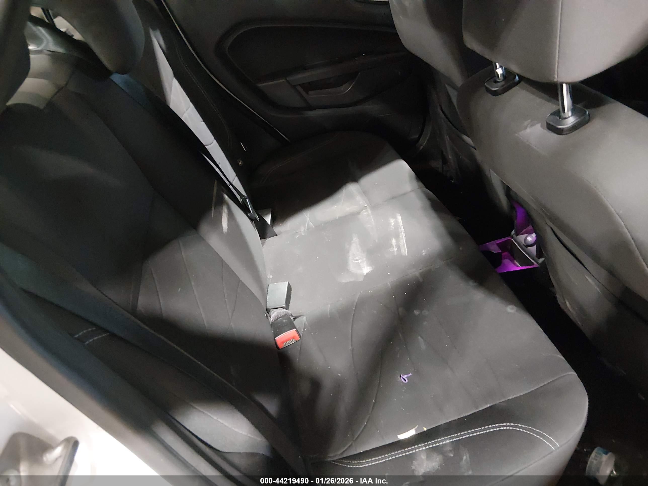 FORD FIESTA image 8