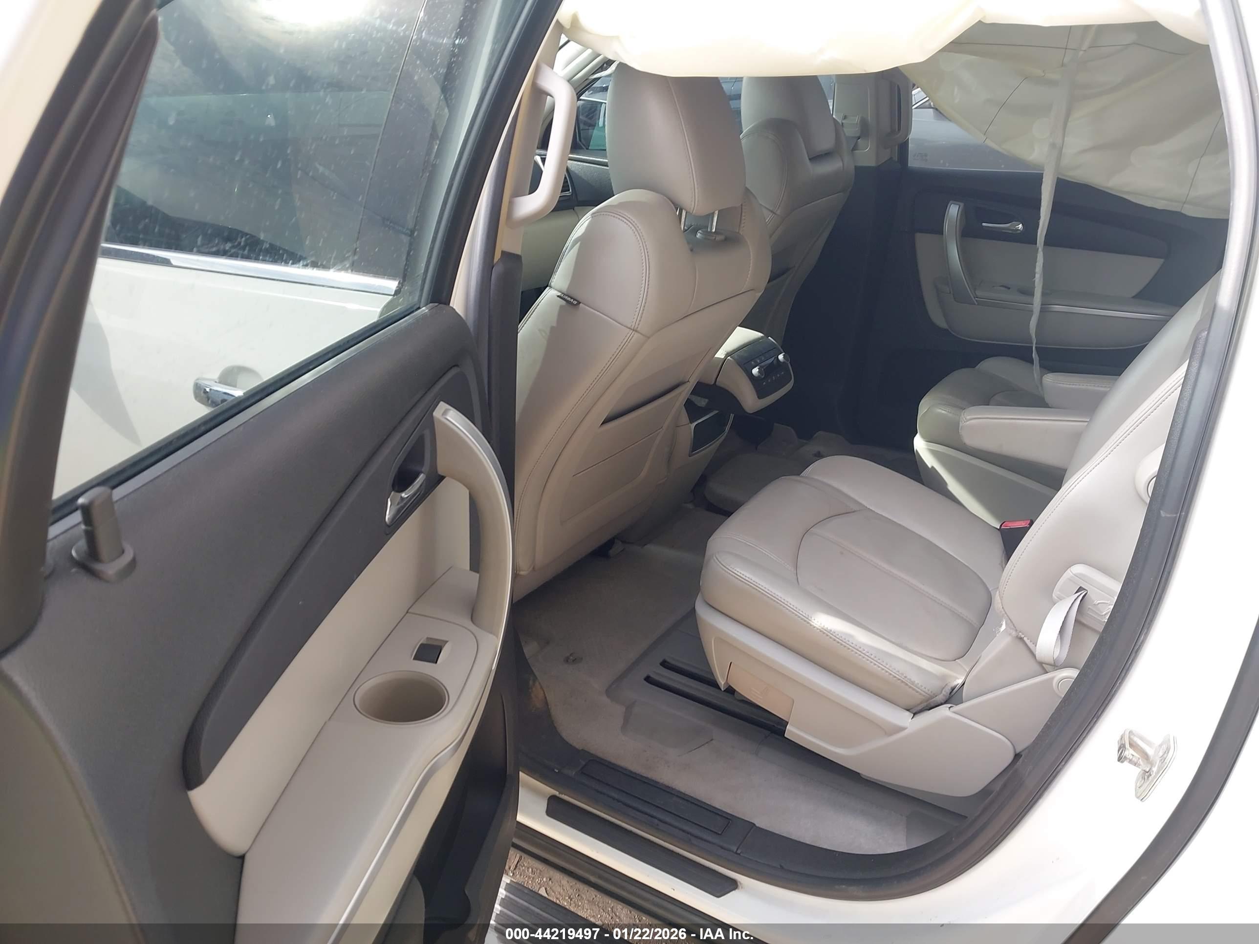 GMC ACADIA image 8