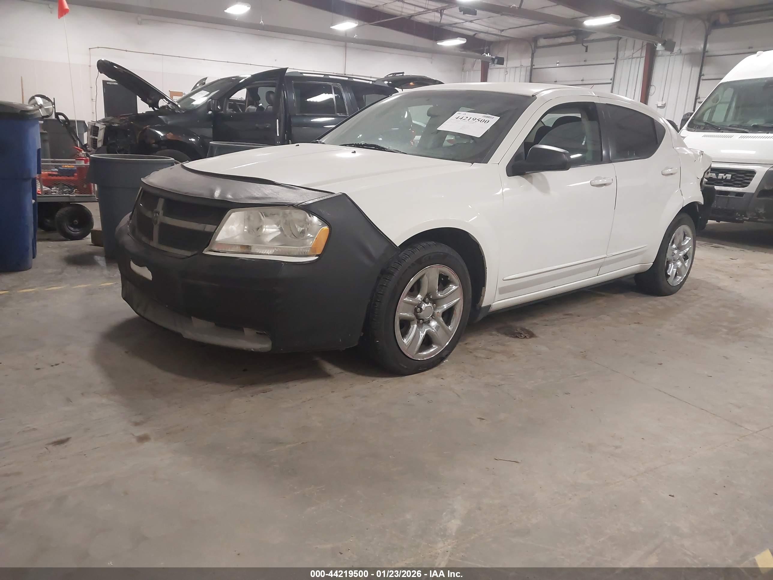 DODGE AVENGER image 2