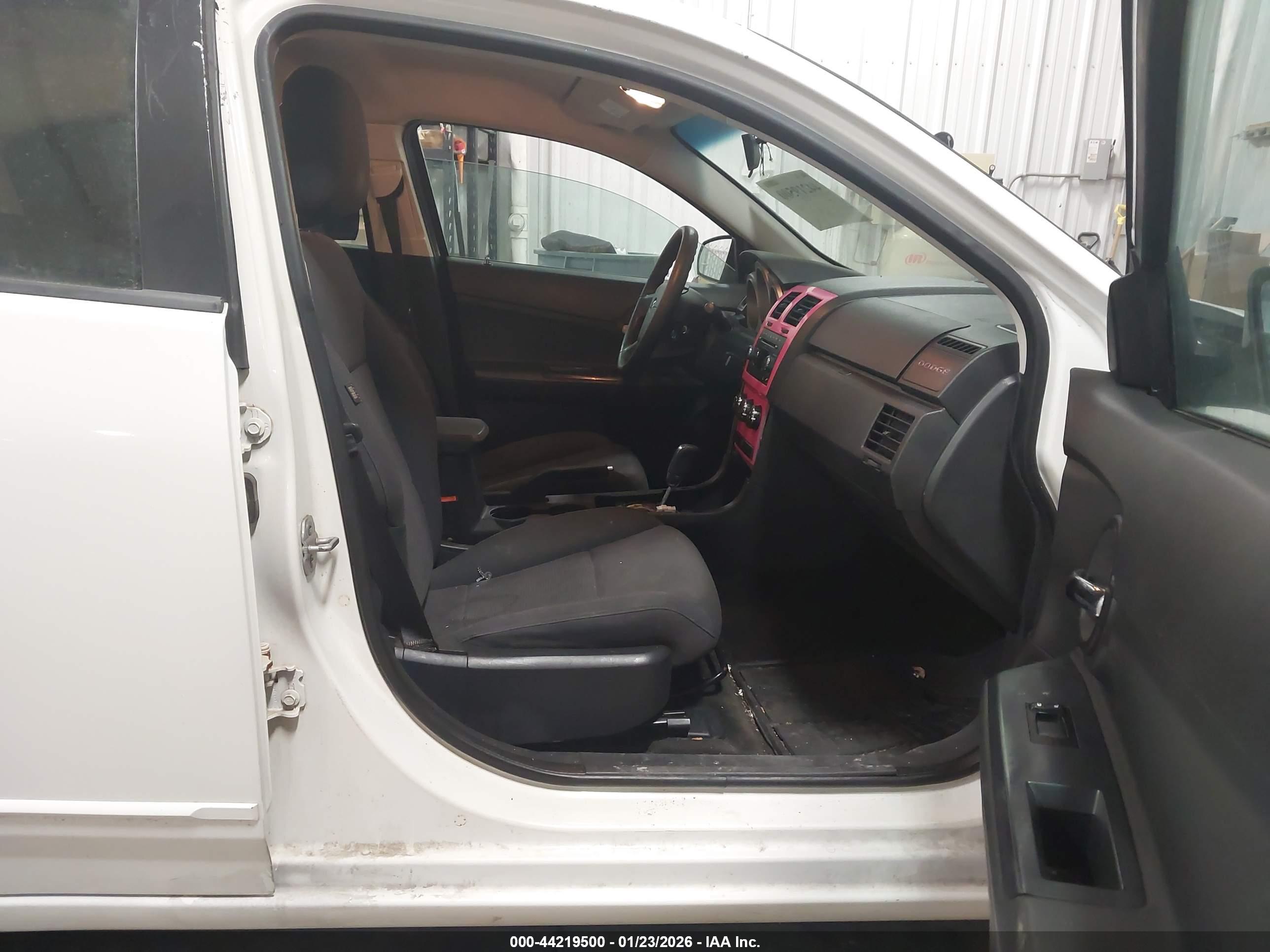 DODGE AVENGER image 5