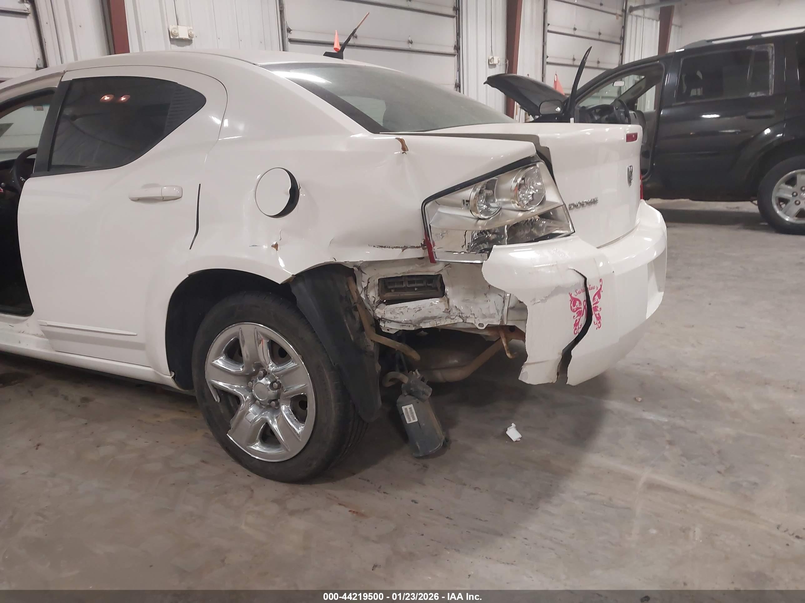 DODGE AVENGER image 6