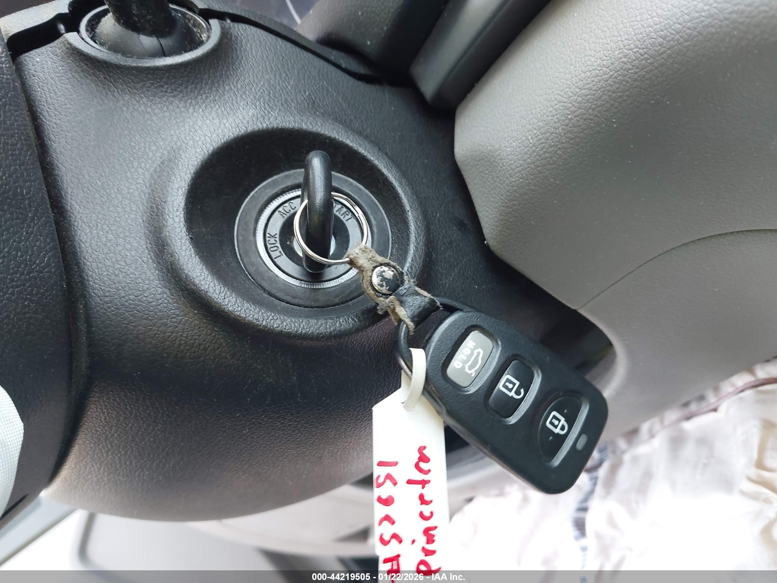 HYUNDAI ELANTRA image 11