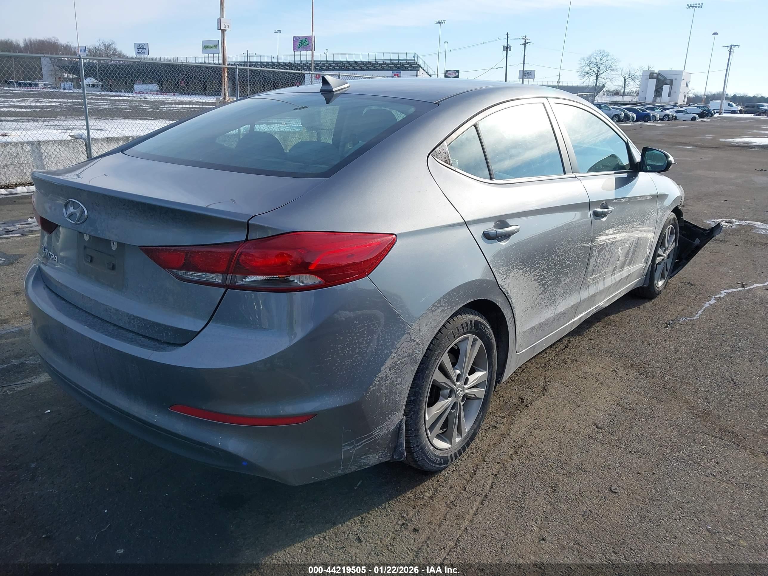 HYUNDAI ELANTRA image 4
