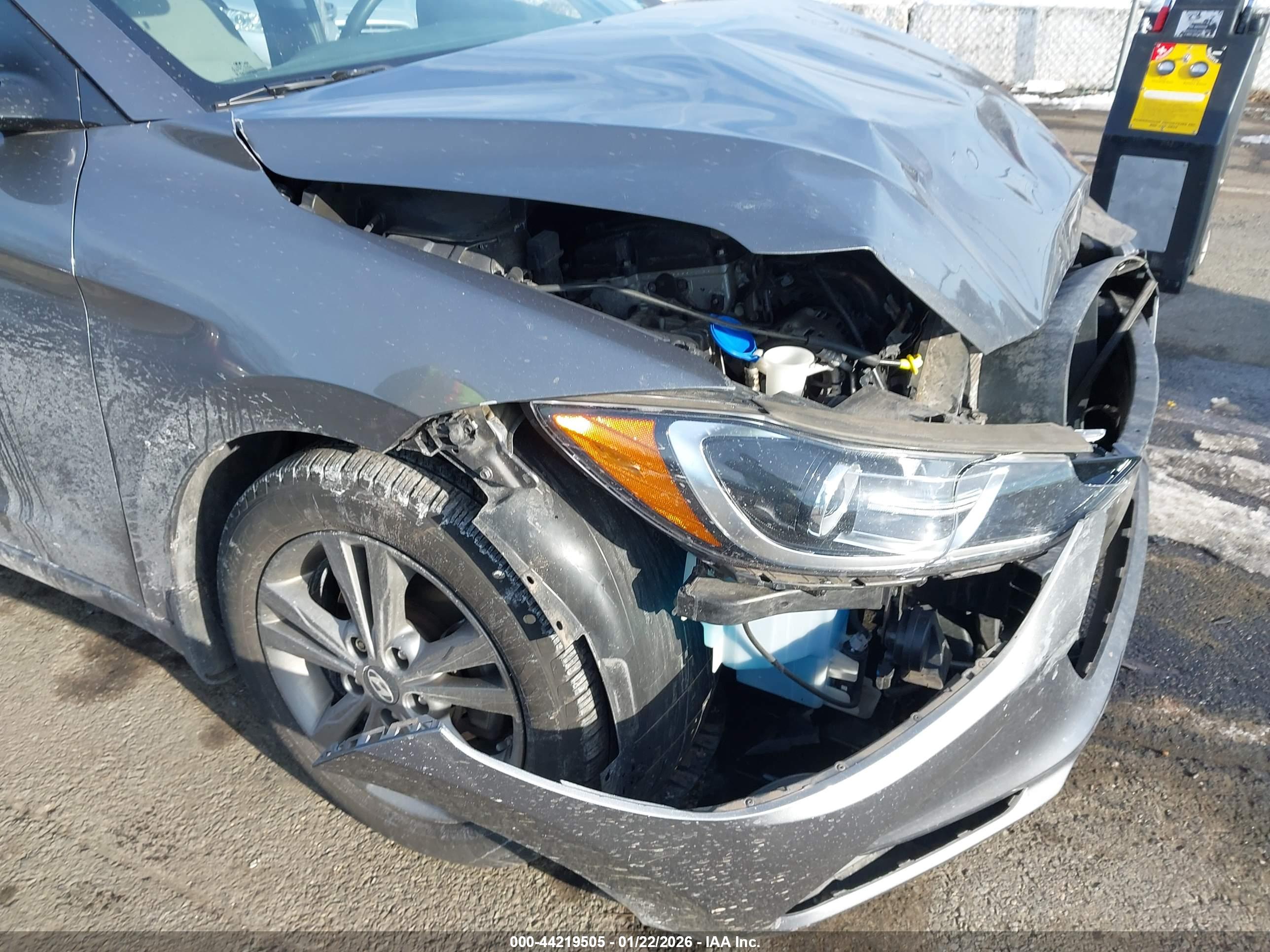 HYUNDAI ELANTRA image 6