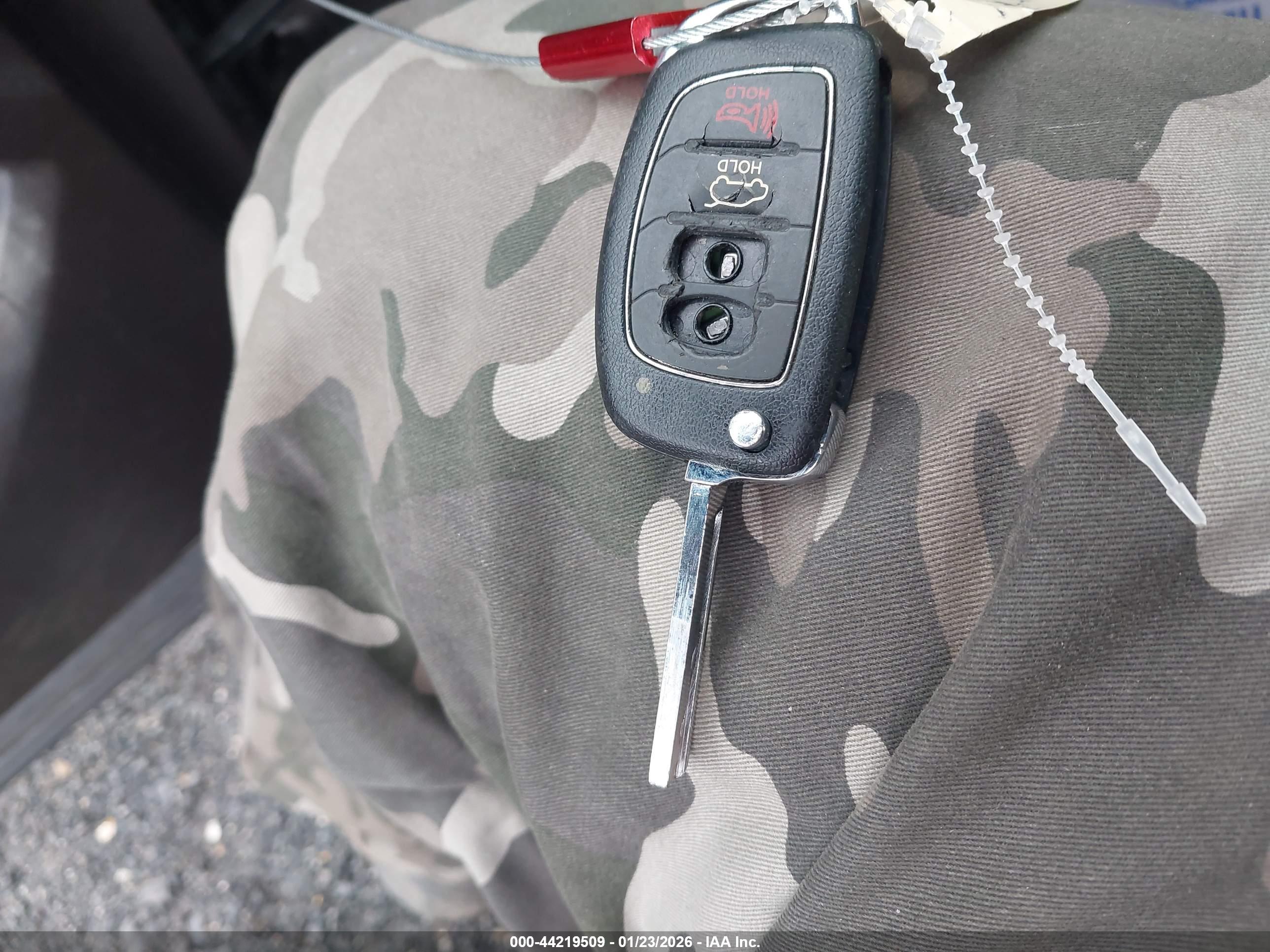 HYUNDAI SANTA image 11
