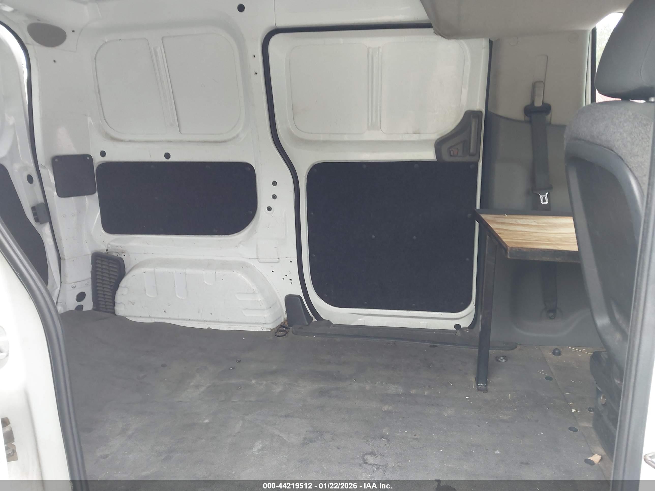 NISSAN NV200 image 8