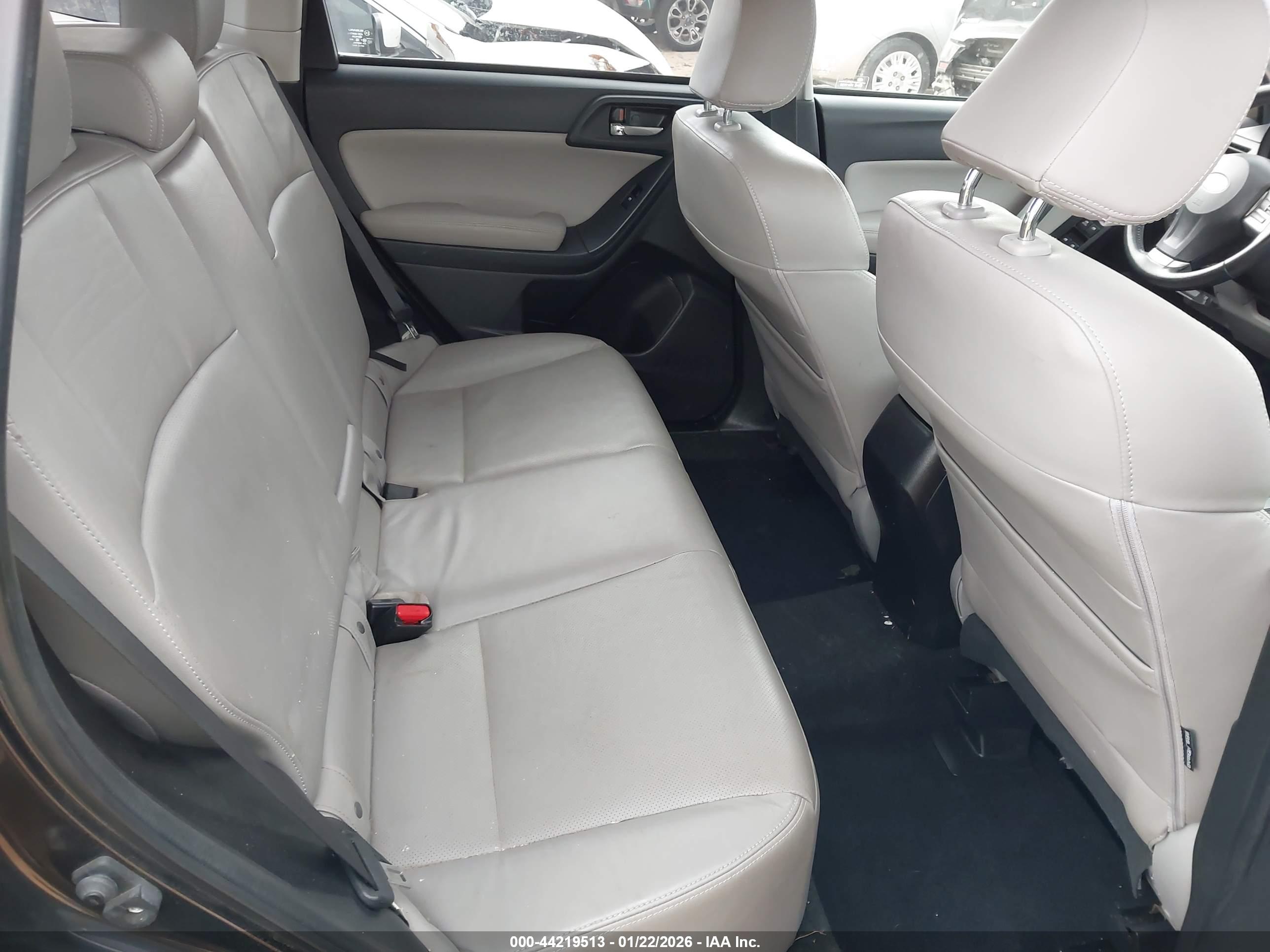 SUBARU FORESTER image 8