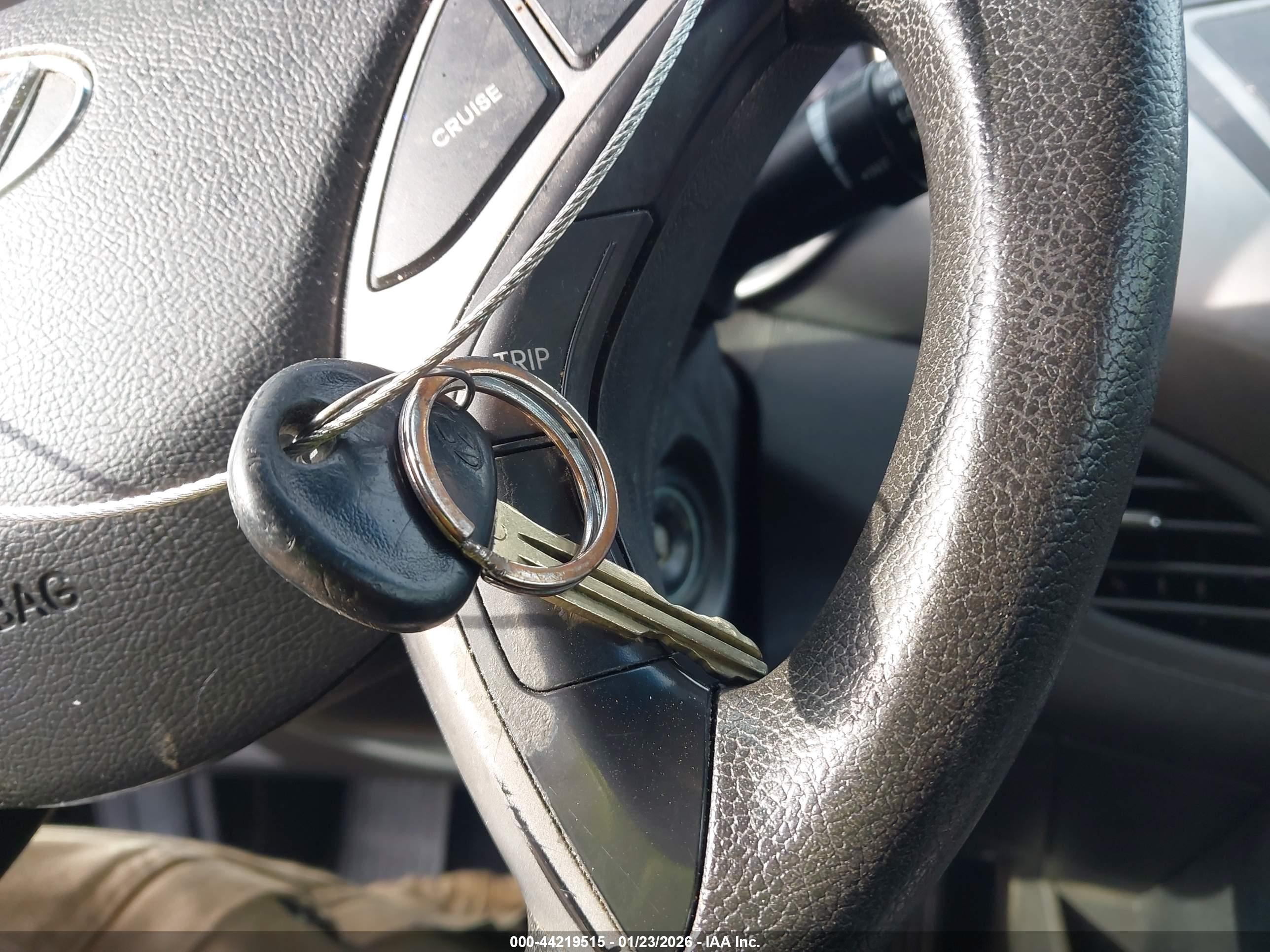 HYUNDAI ELANTRA image 11
