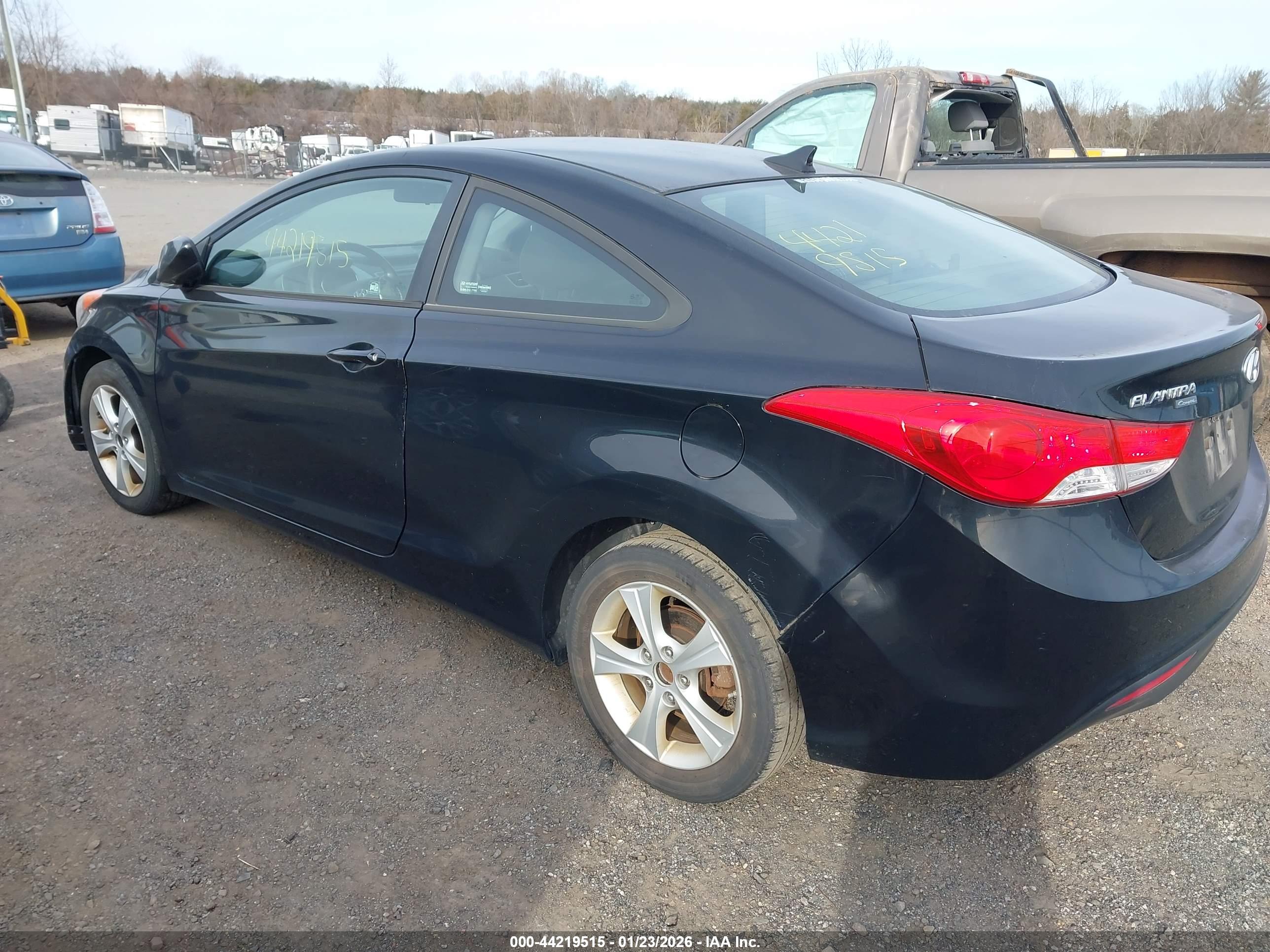 HYUNDAI ELANTRA image 3