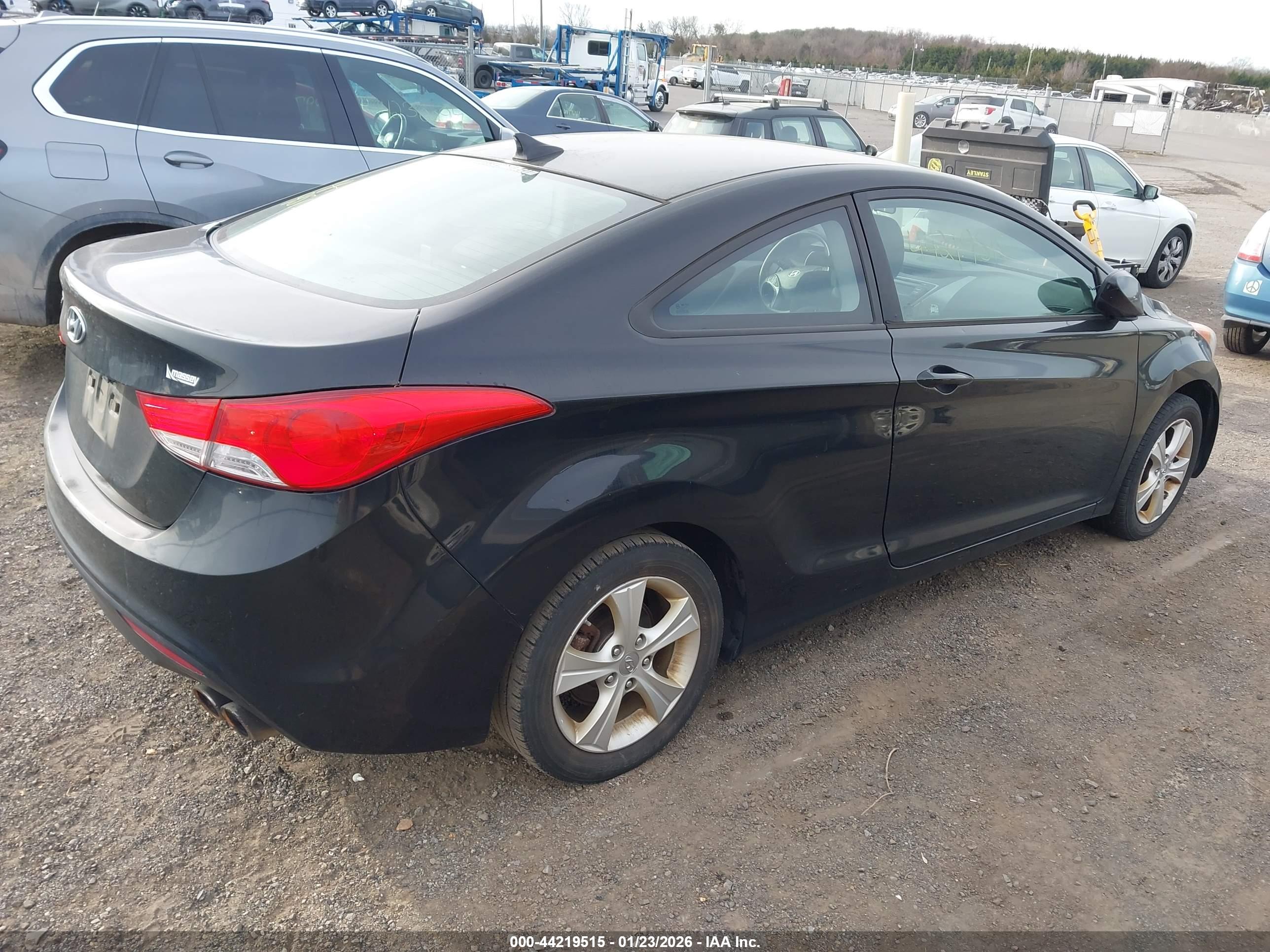 HYUNDAI ELANTRA image 4