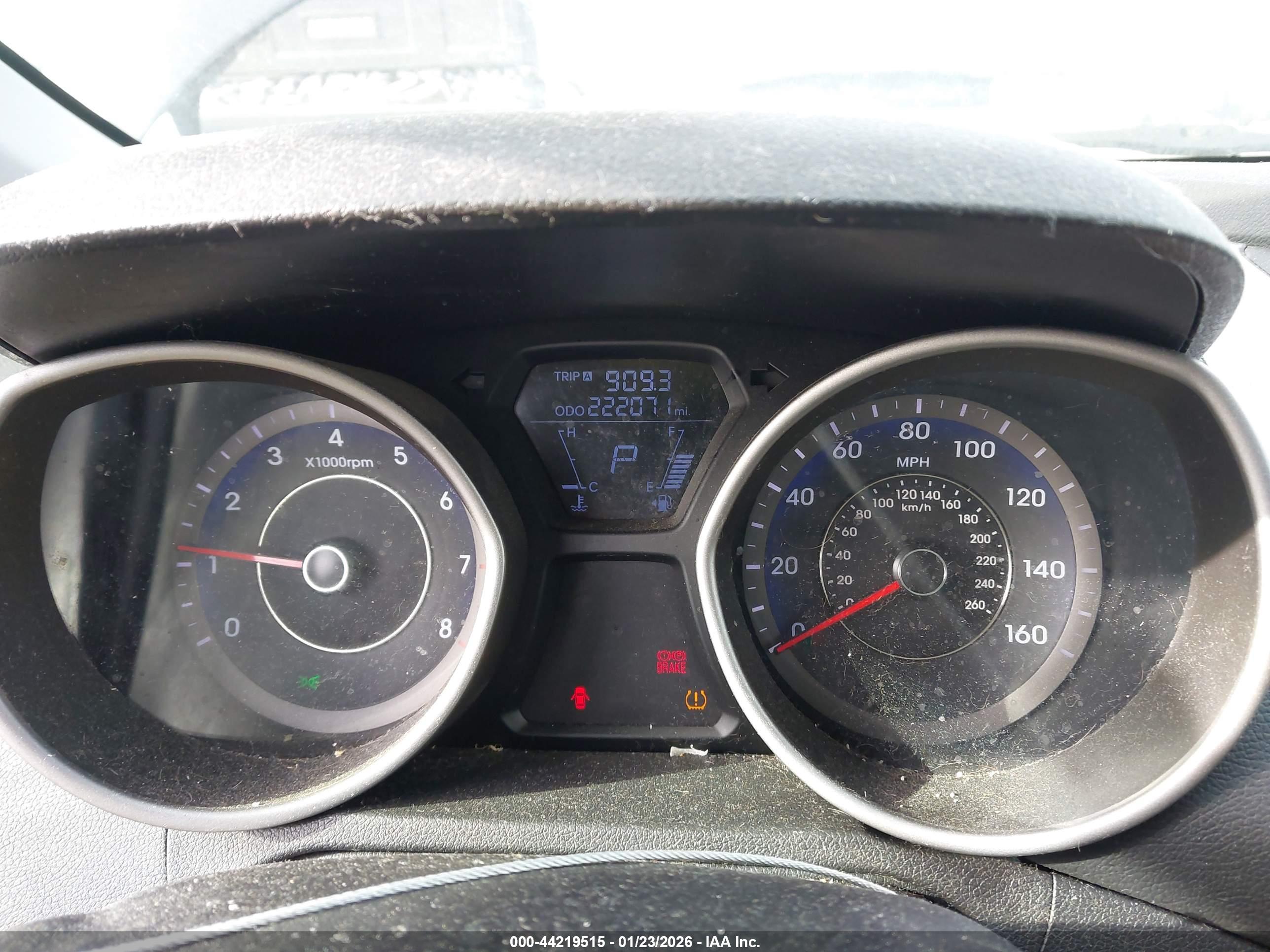 HYUNDAI ELANTRA image 7