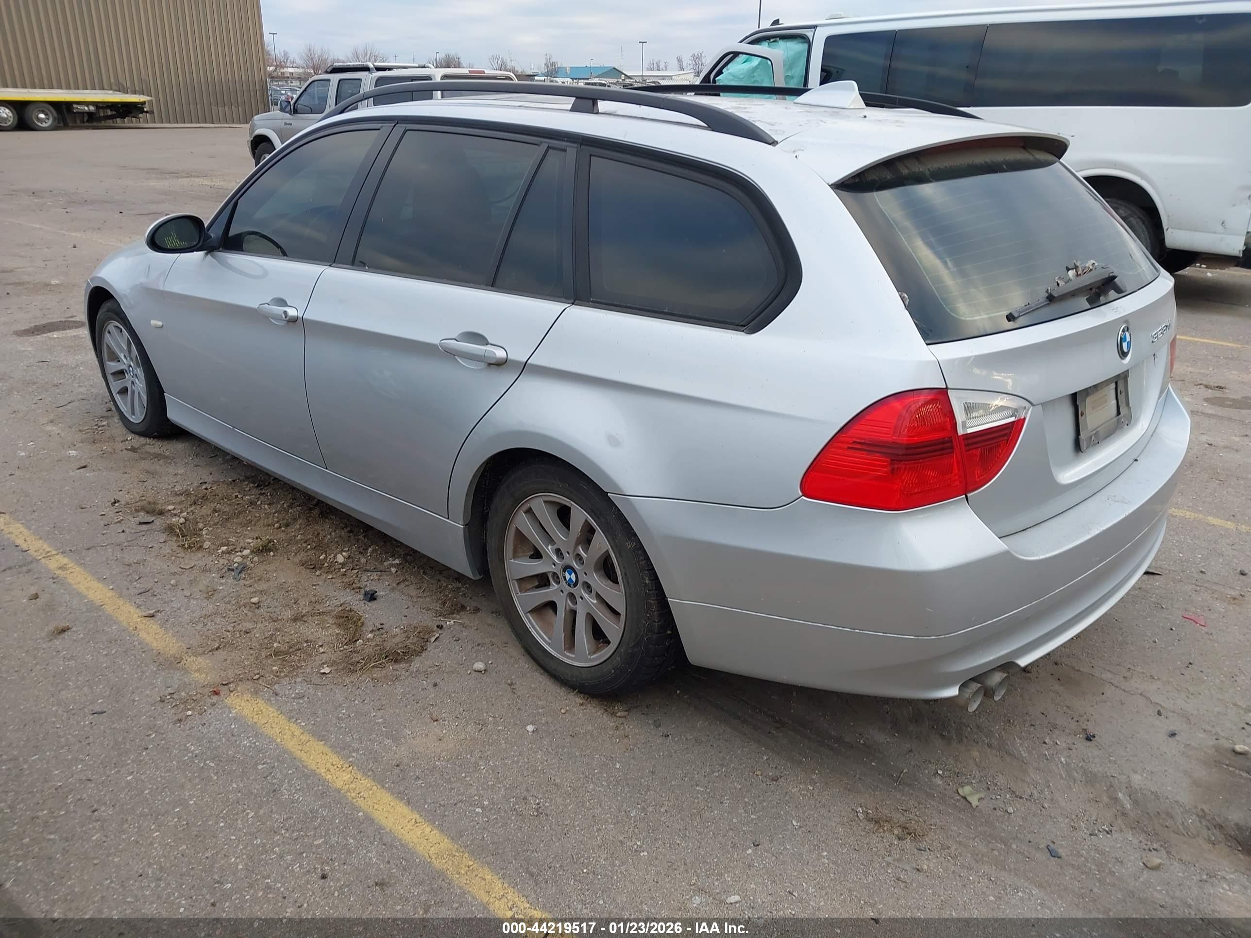 BMW 328XI image 3