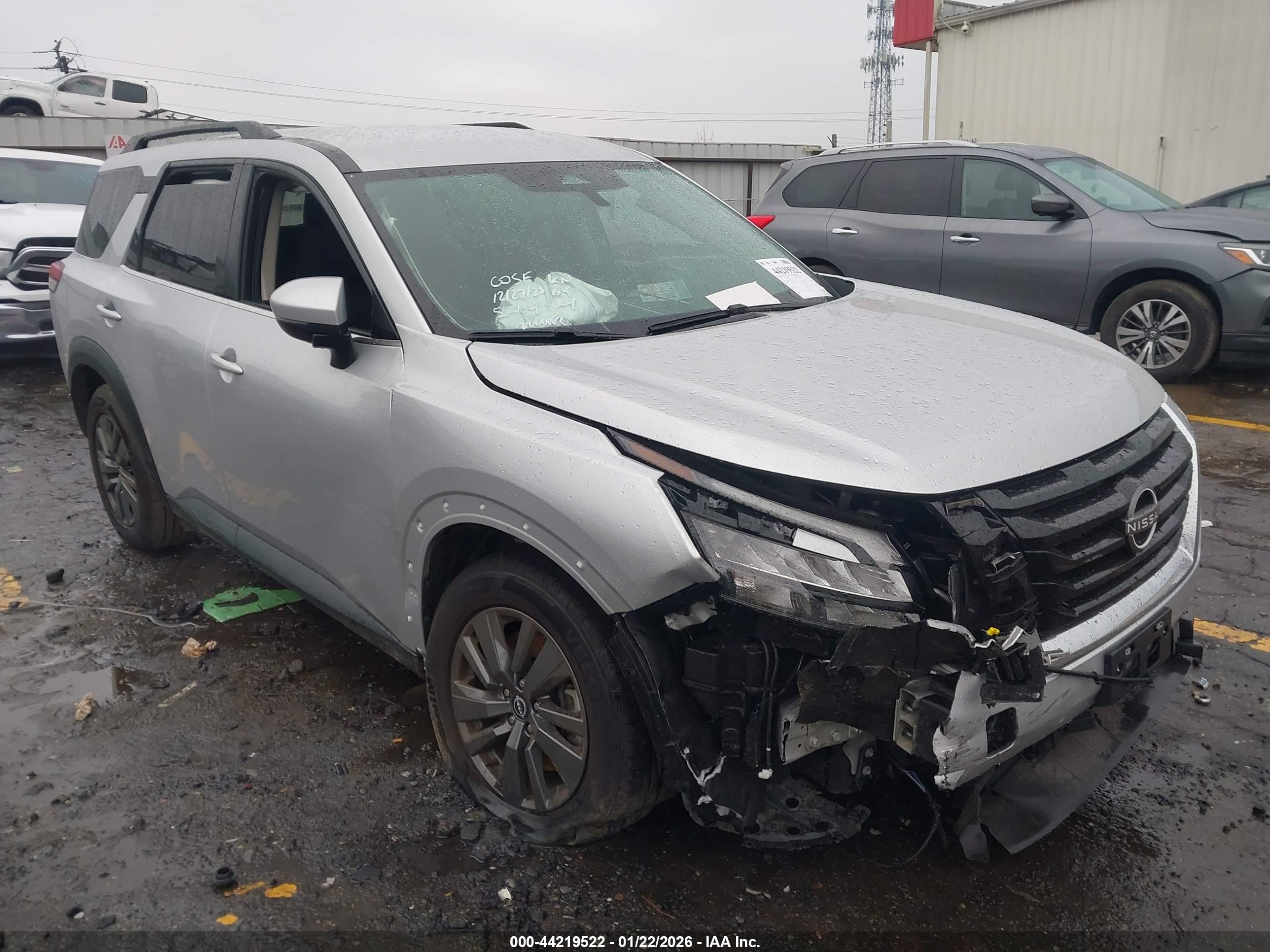NISSAN PATHFINDER image 6
