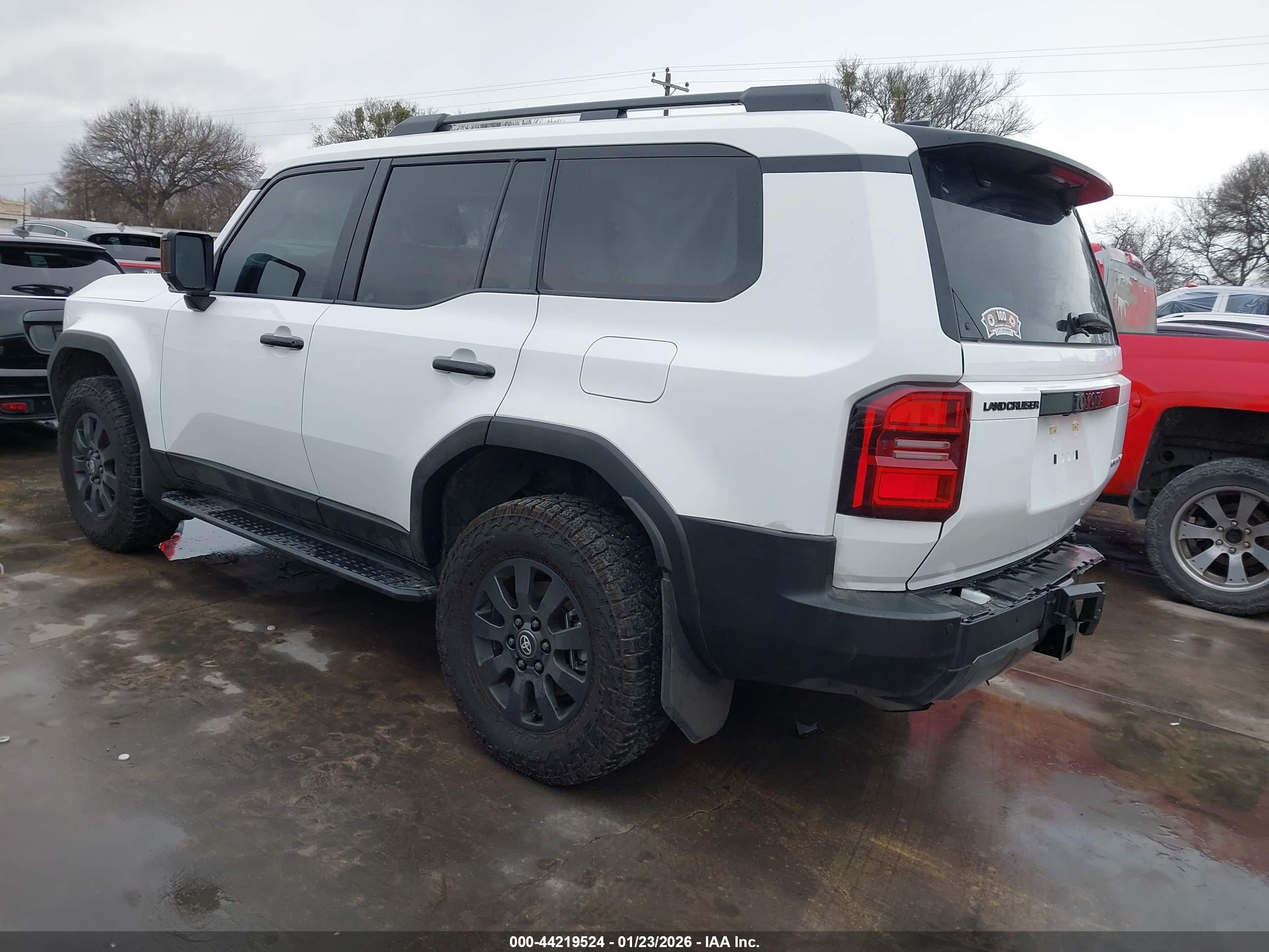 TOYOTA LAND image 3