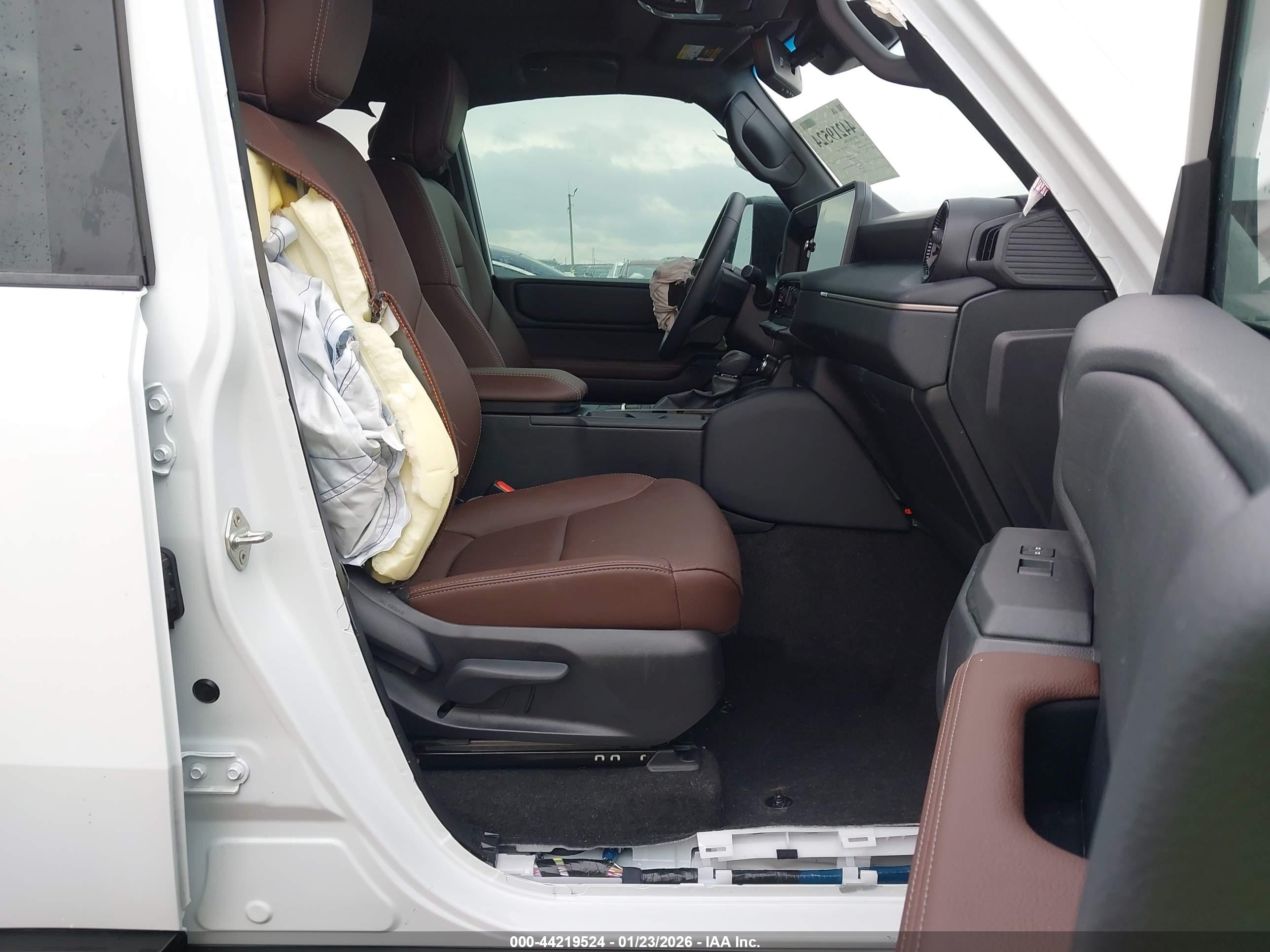 TOYOTA LAND image 5