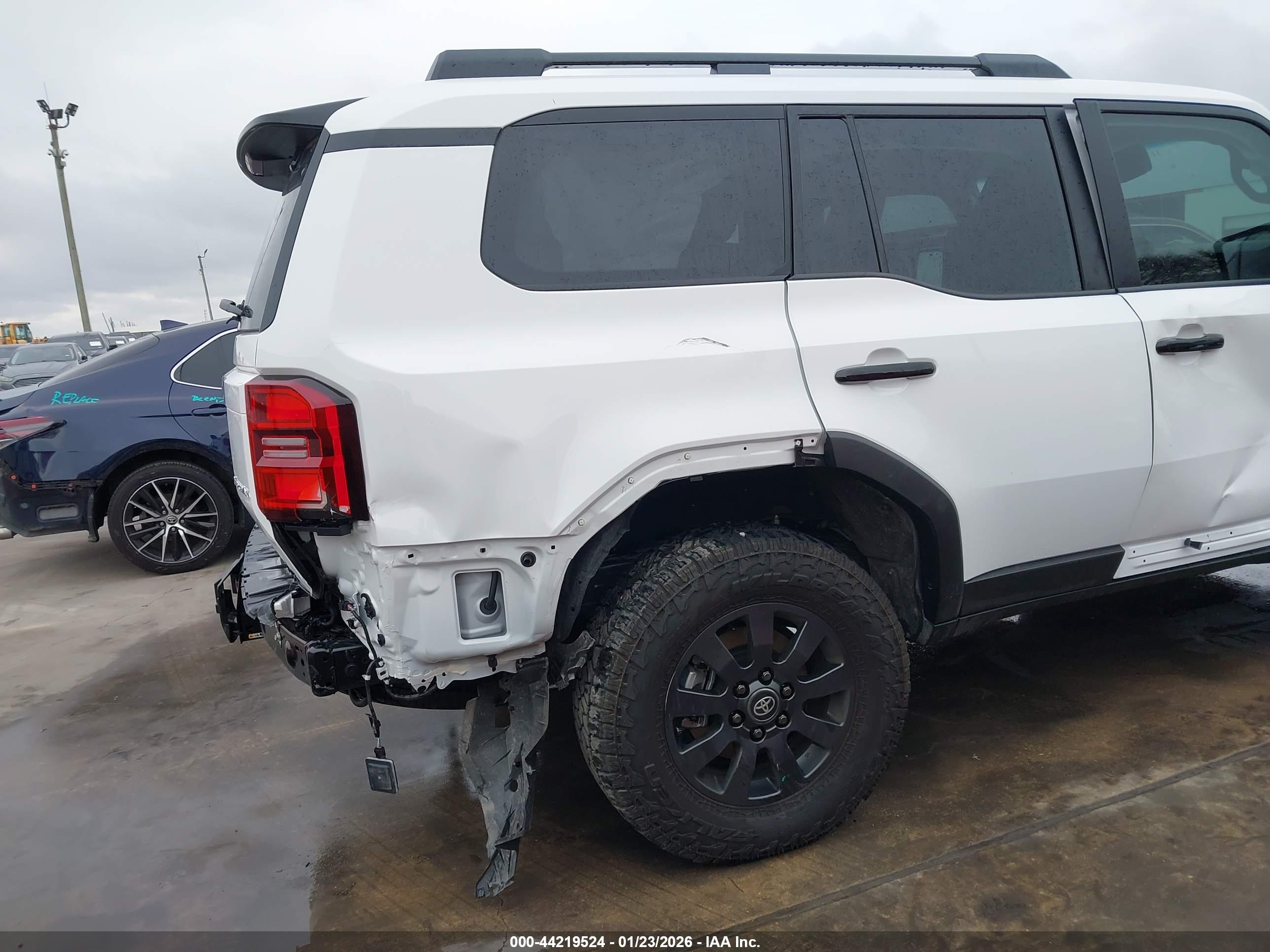TOYOTA LAND image 6