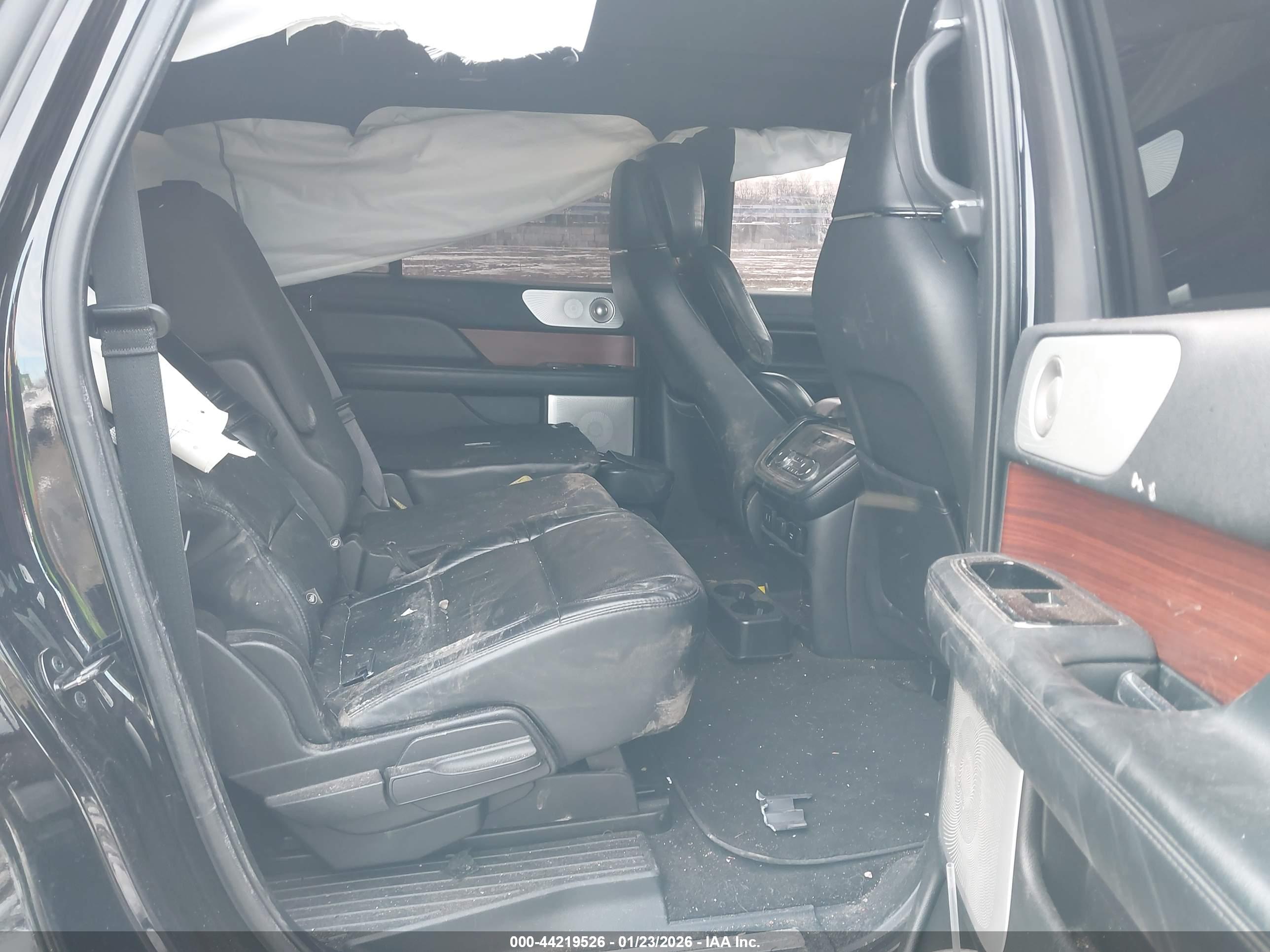 LINCOLN NAVIGATOR image 8