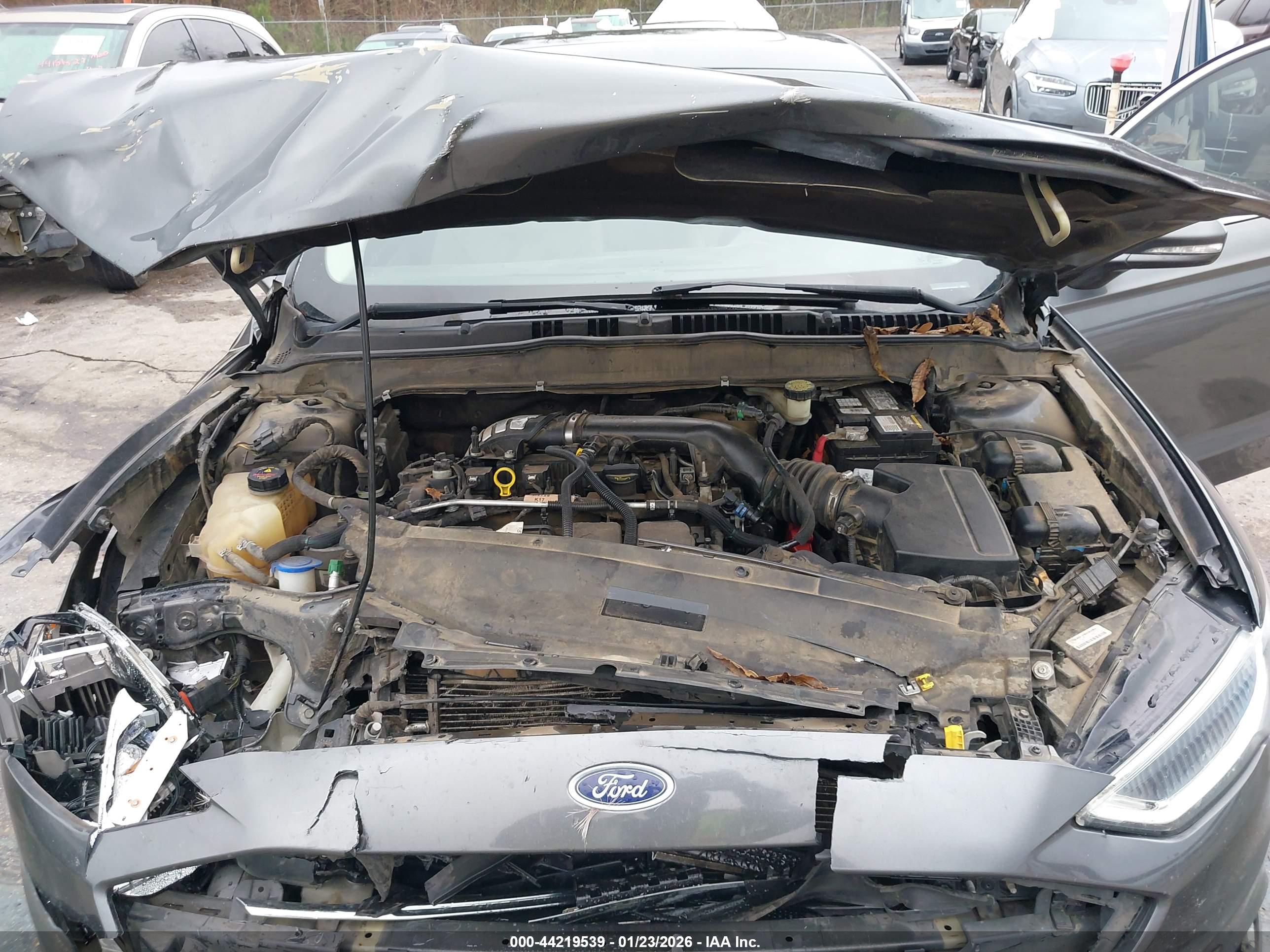 FORD FUSION image 10