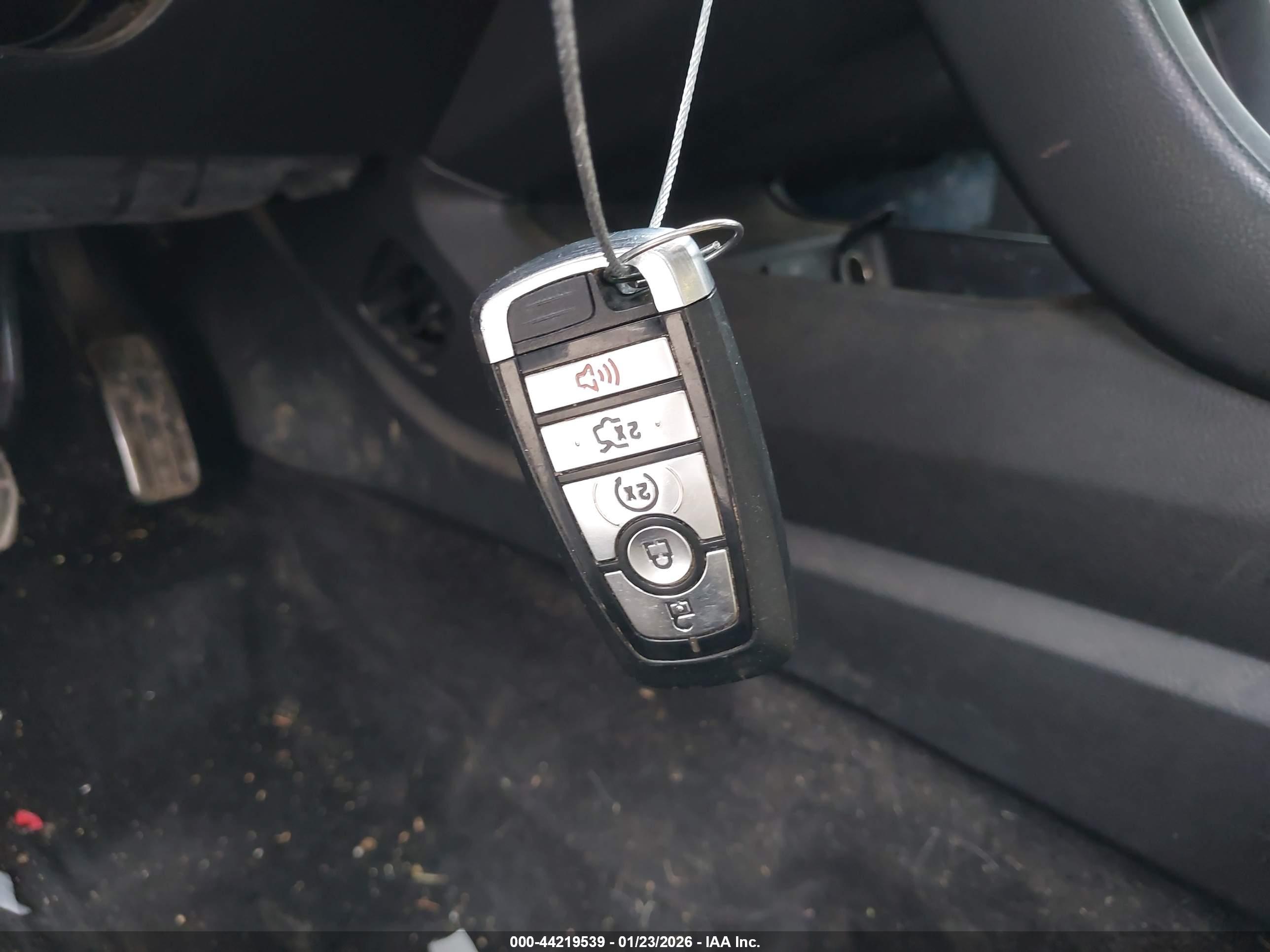 FORD FUSION image 11